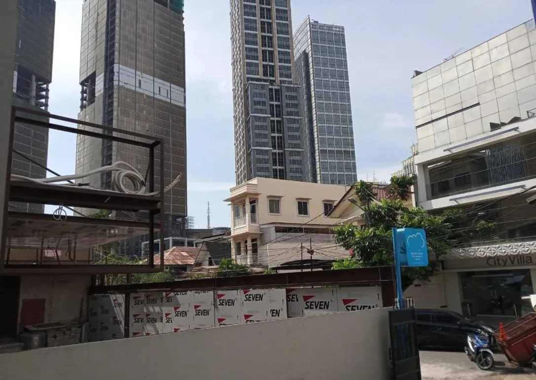 Property building in COZROOMS near MRT, Plaza Indonesia, and Grand Indonesia