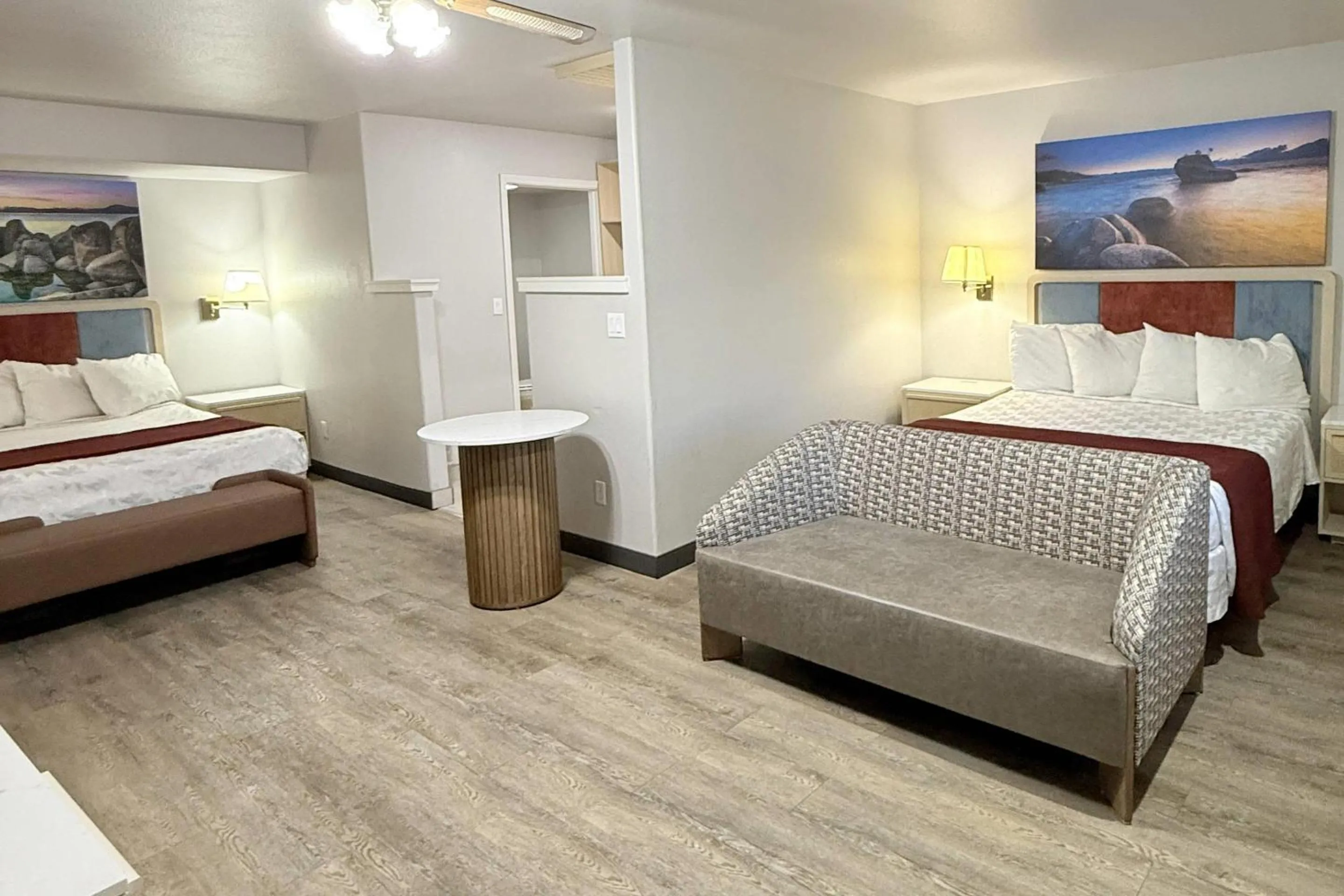 Bedroom, Bed in Rodeway Inn - SFI Winnemucca