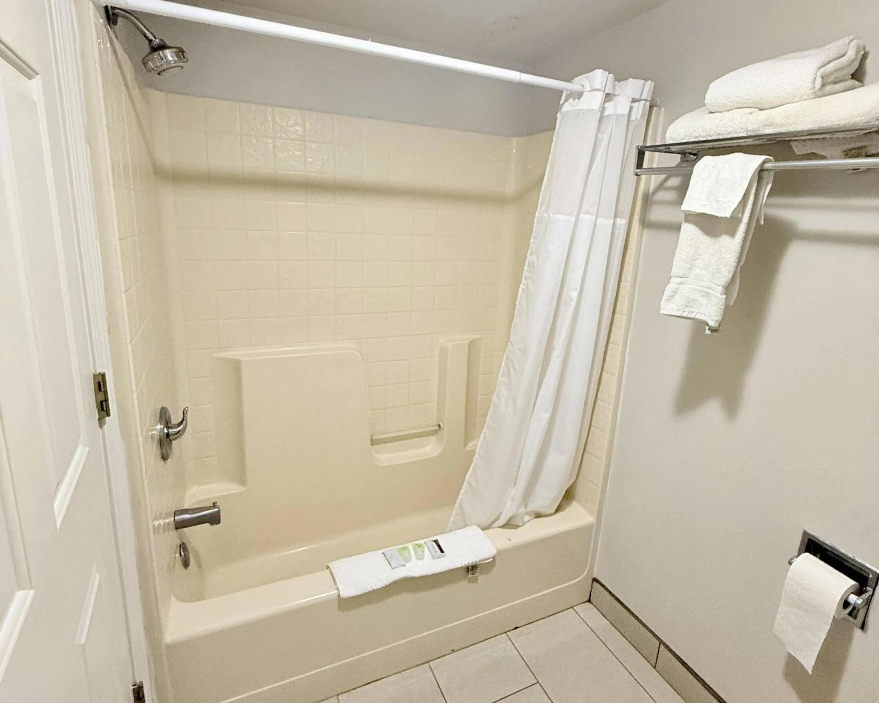 Bedroom in Rodeway Inn - SFI Winnemucca