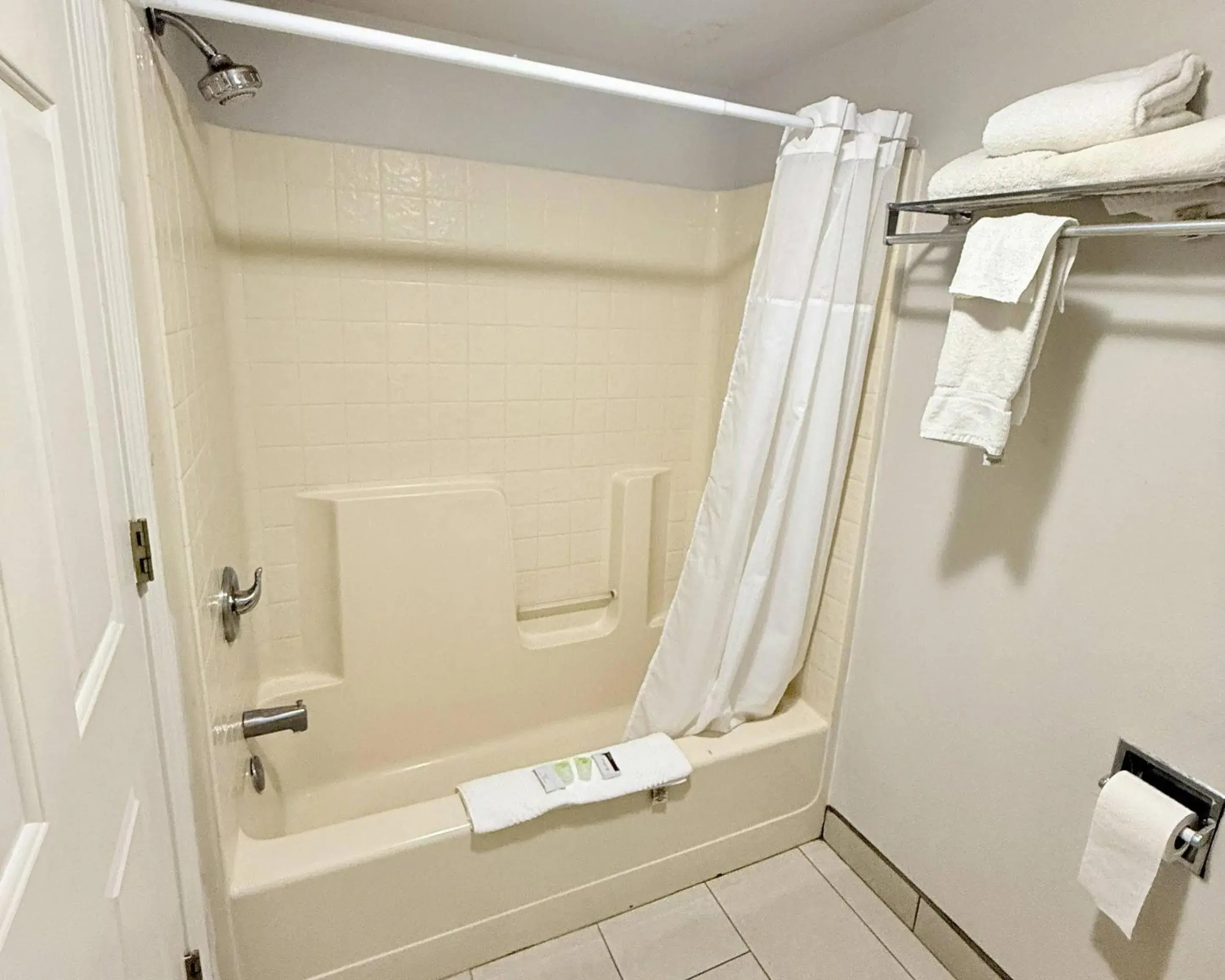 Bedroom in Rodeway Inn - SFI Winnemucca Bedroom in Rodeway Inn - SFI Winnemucca