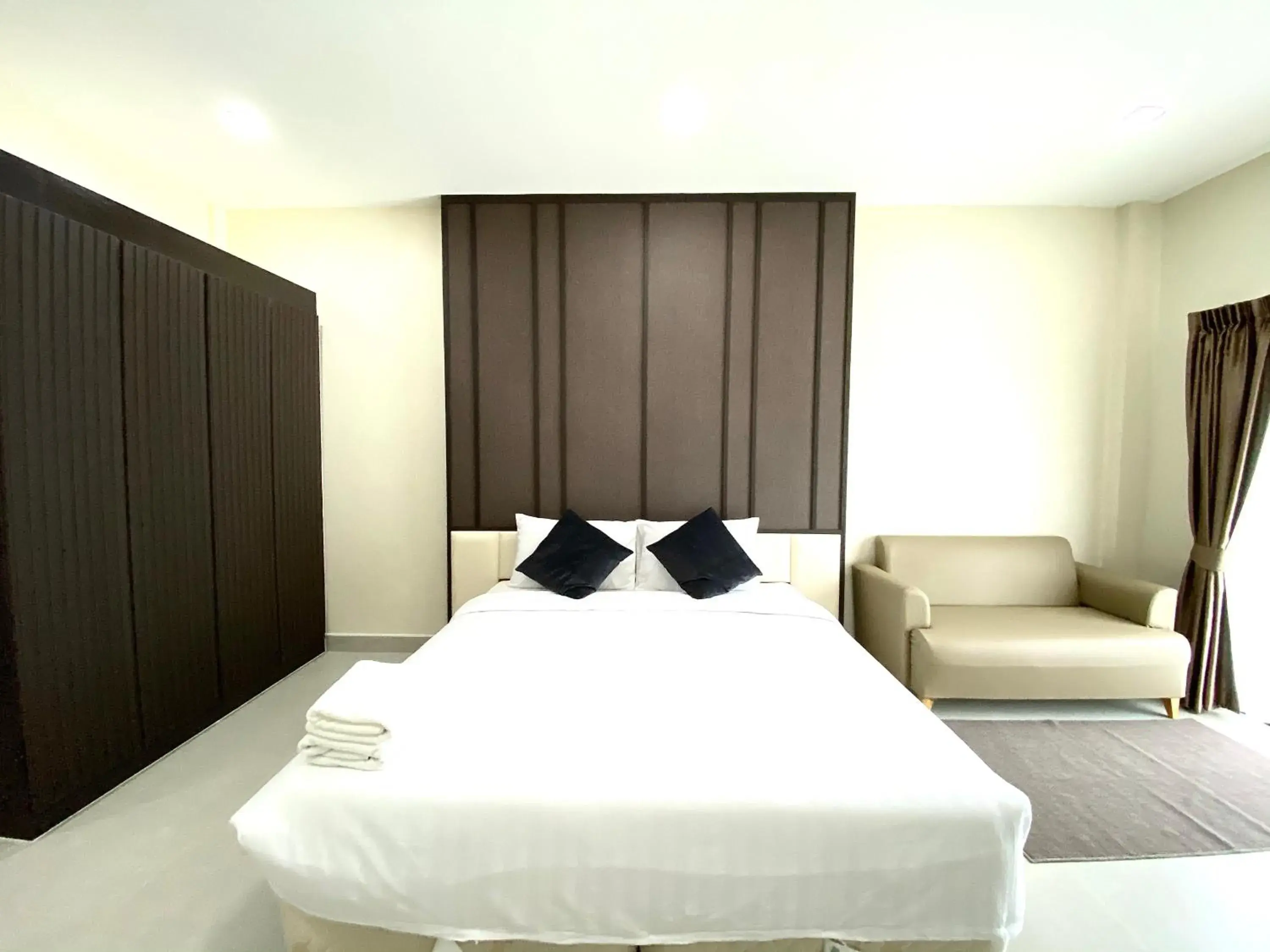 Bed in The Shade Residence Bed in The Shade Residence