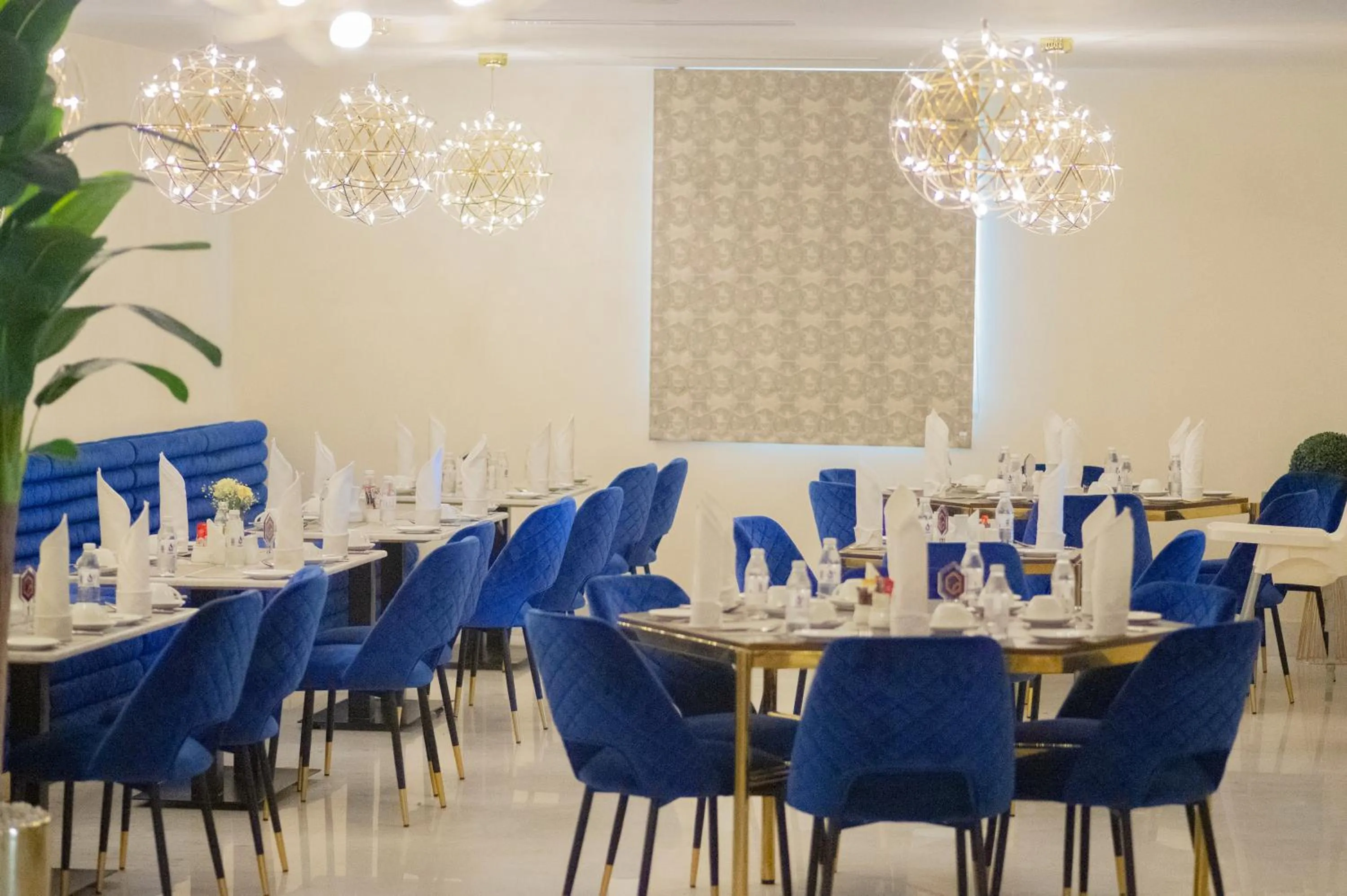 Restaurant/places to eat in Gorash Hotel