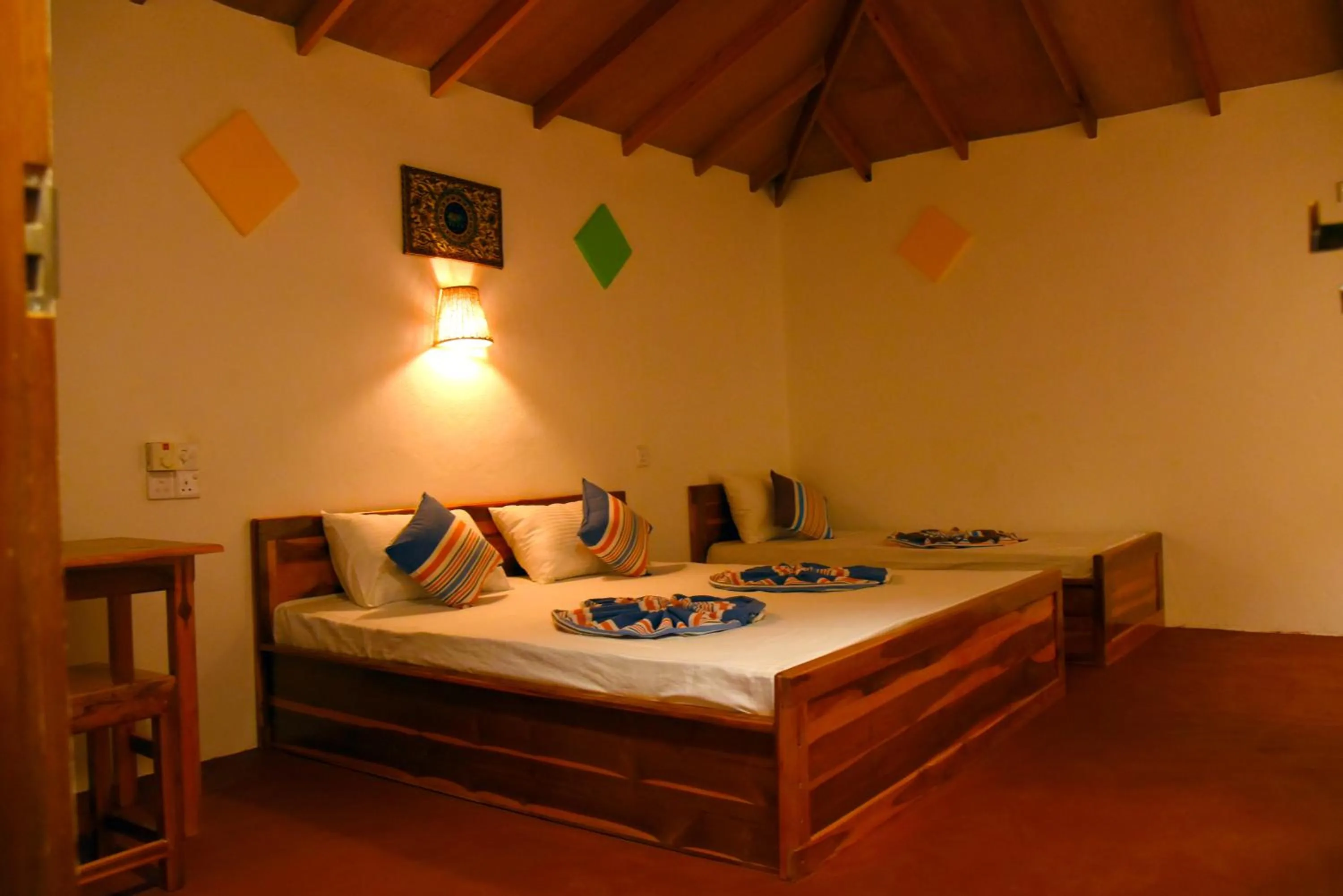 Photo of the whole room, Bed in Prime Surfers Bungalow