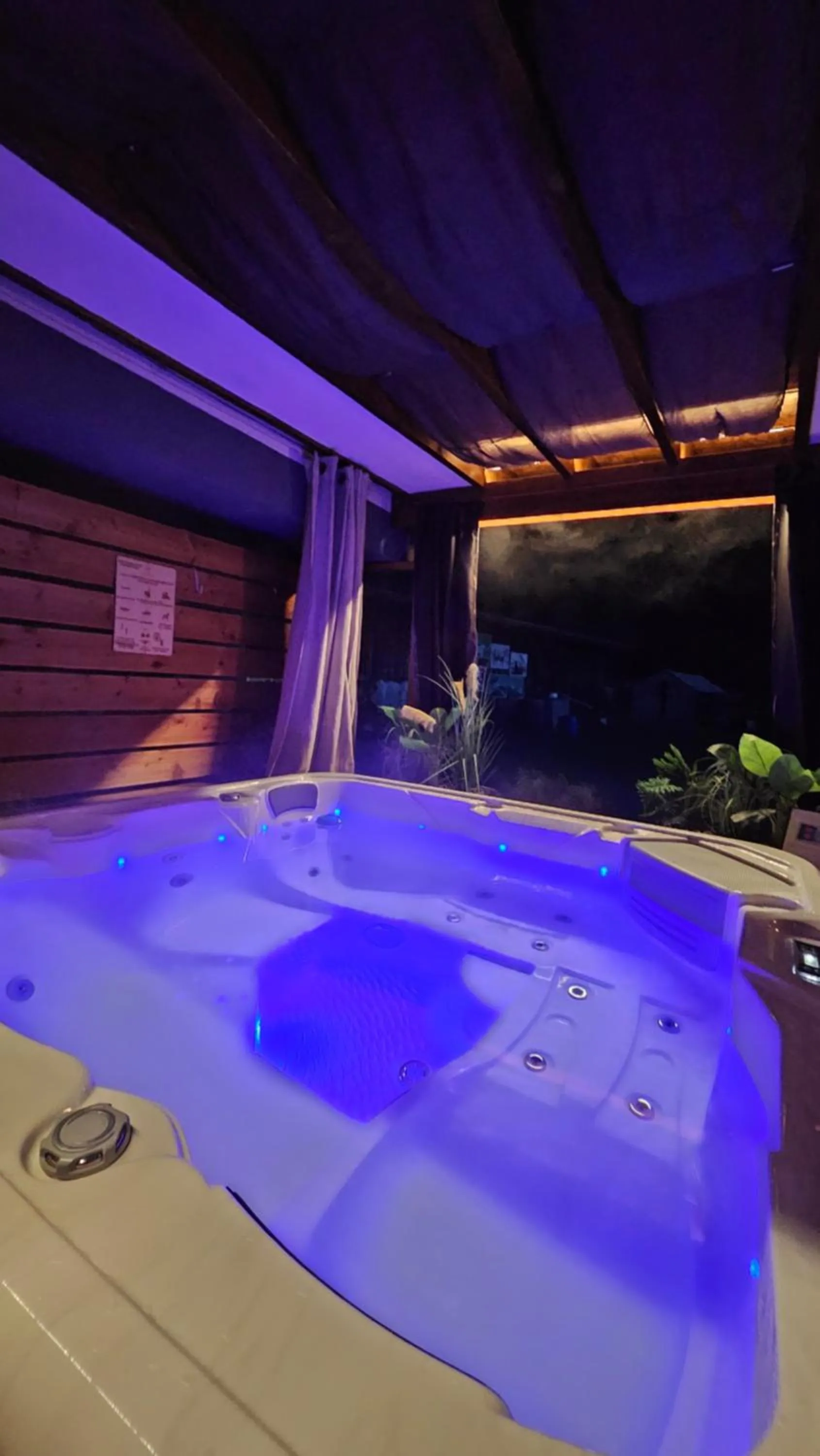 Hot Tub in Hiša stare mame