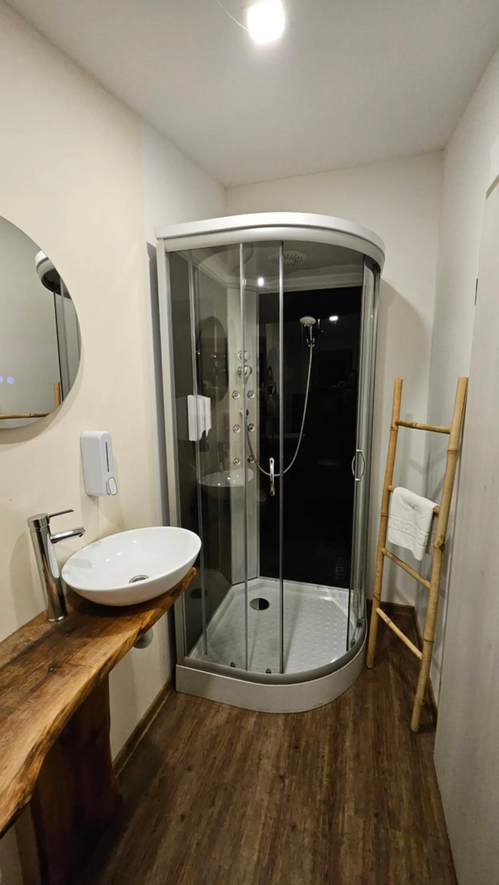 Shower in Hiša stare mame