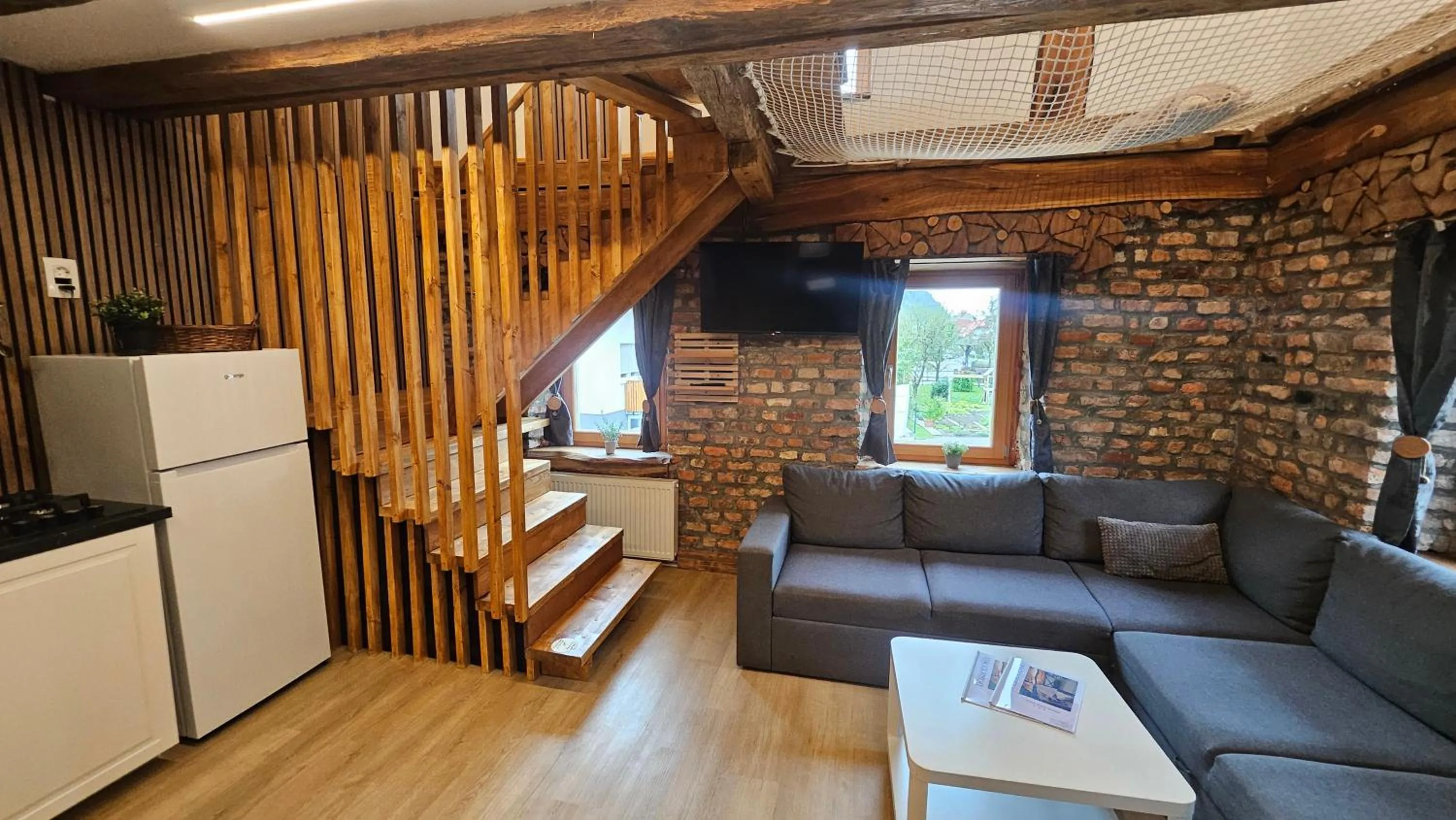 TV and multimedia in Hiša stare mame