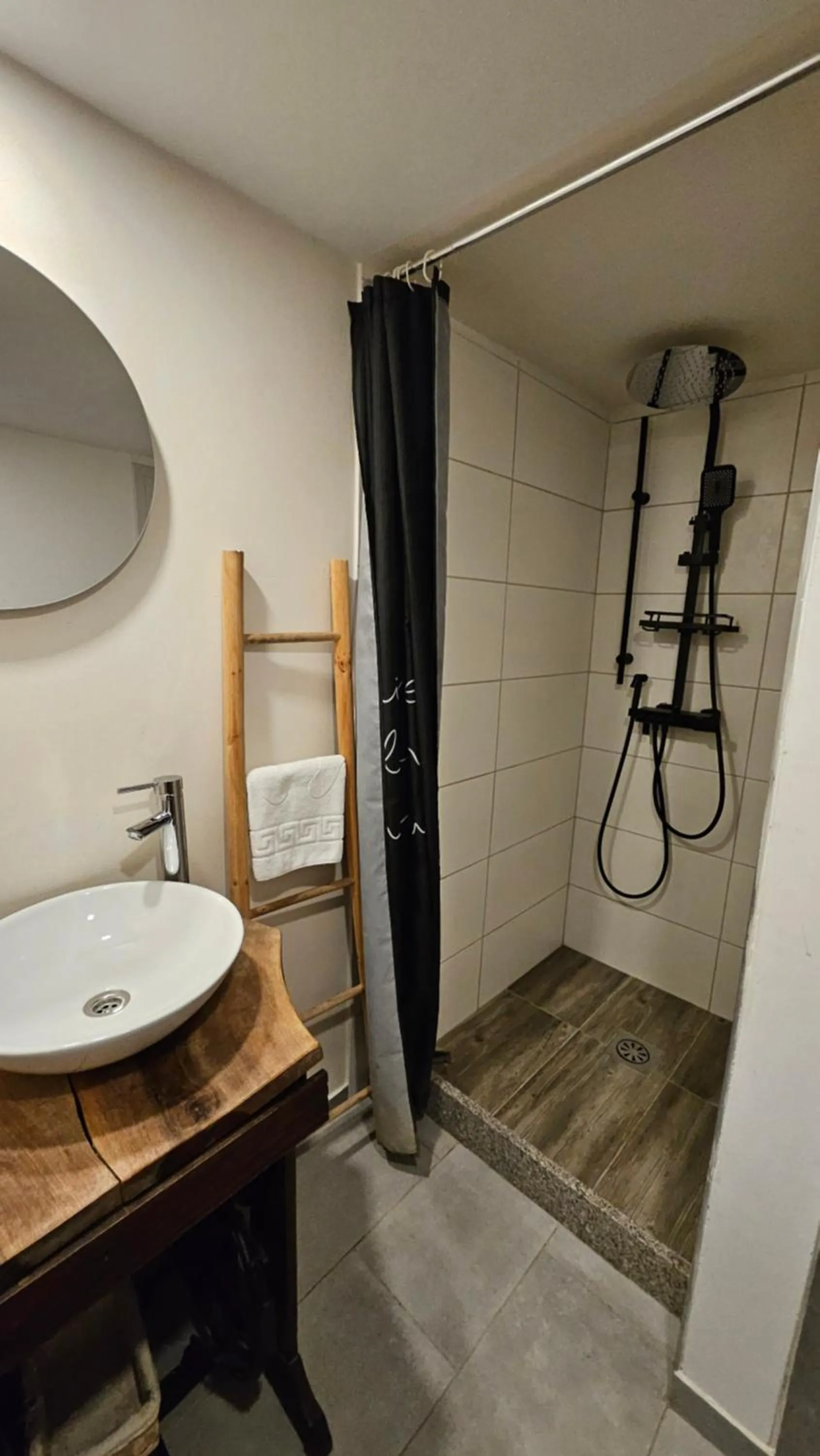 Shower in Hiša stare mame