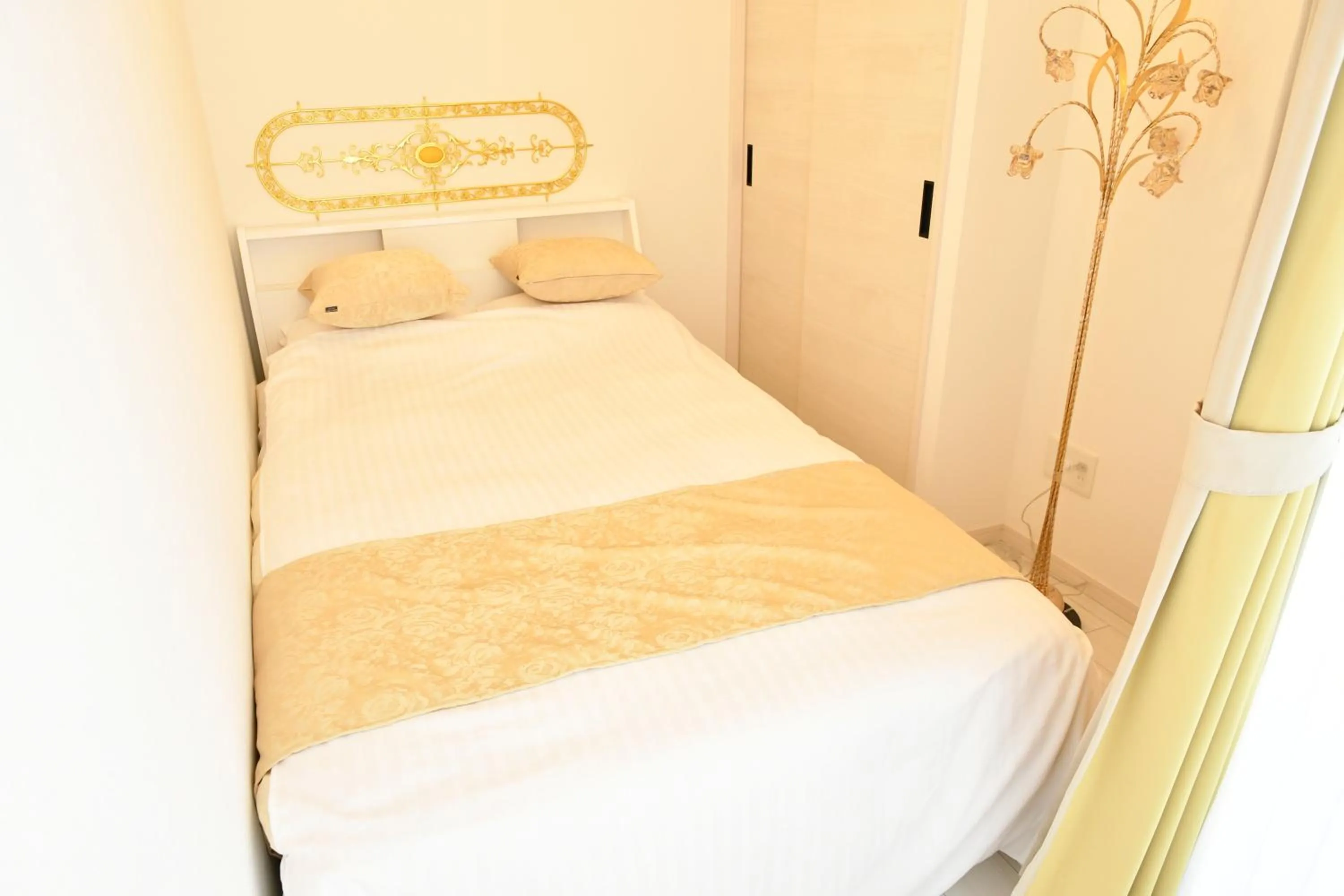 Bedroom, Bed in CRYSTAL ＆ RESORT FUKUOKA