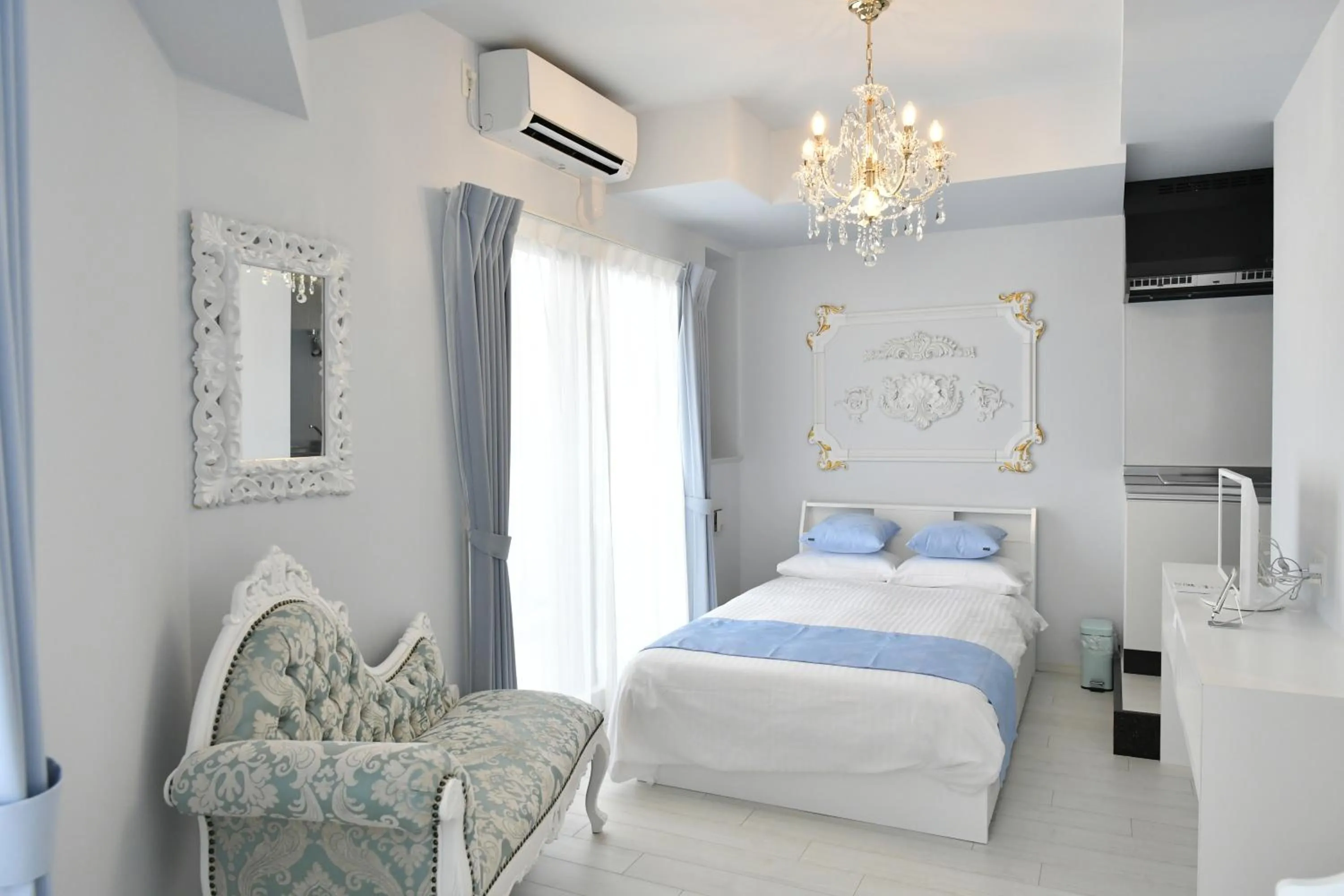 Photo of the whole room, Bed in CRYSTAL ＆ RESORT FUKUOKA