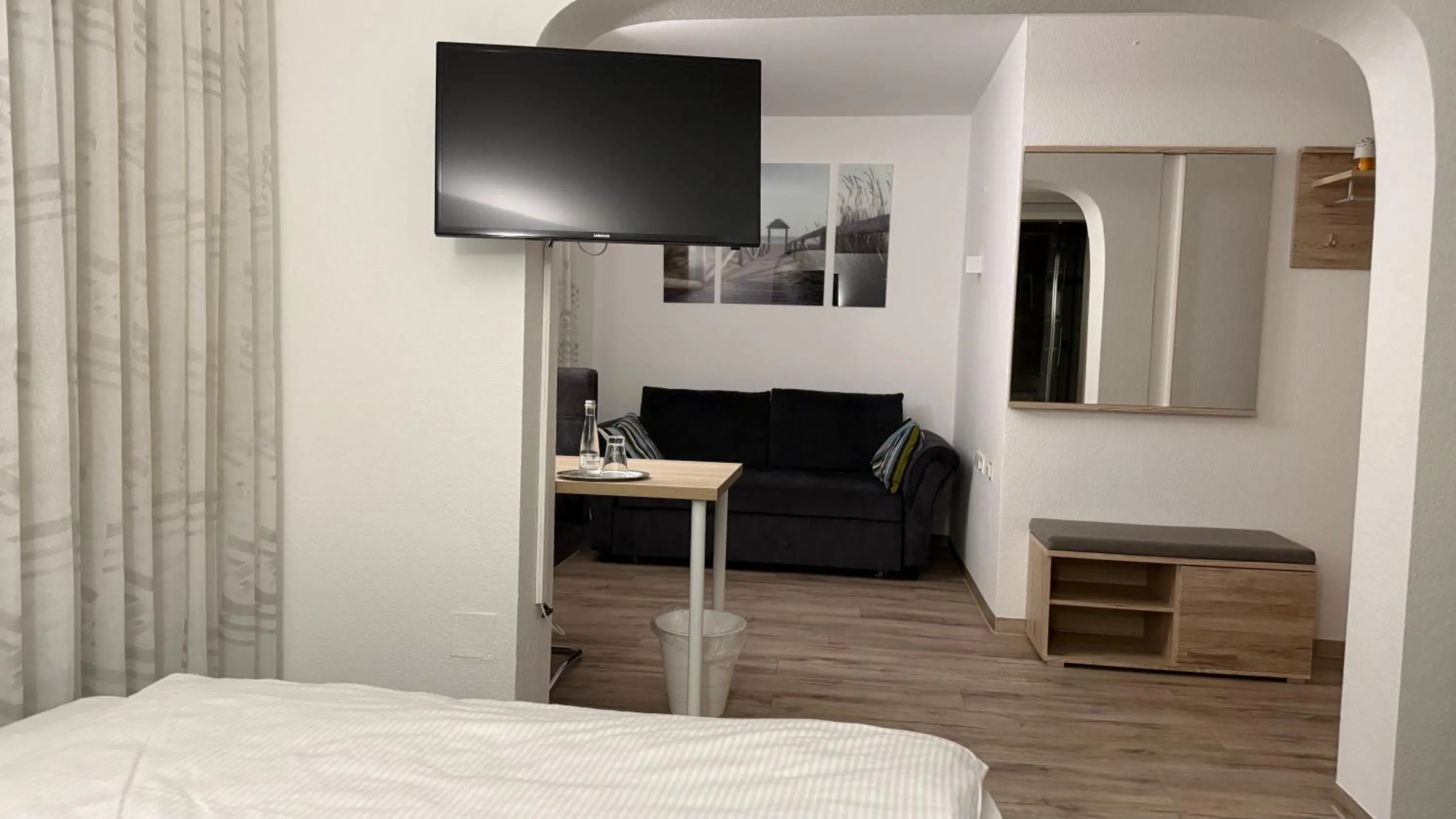 Seating area, Bed in Hotel Villa Sulmana