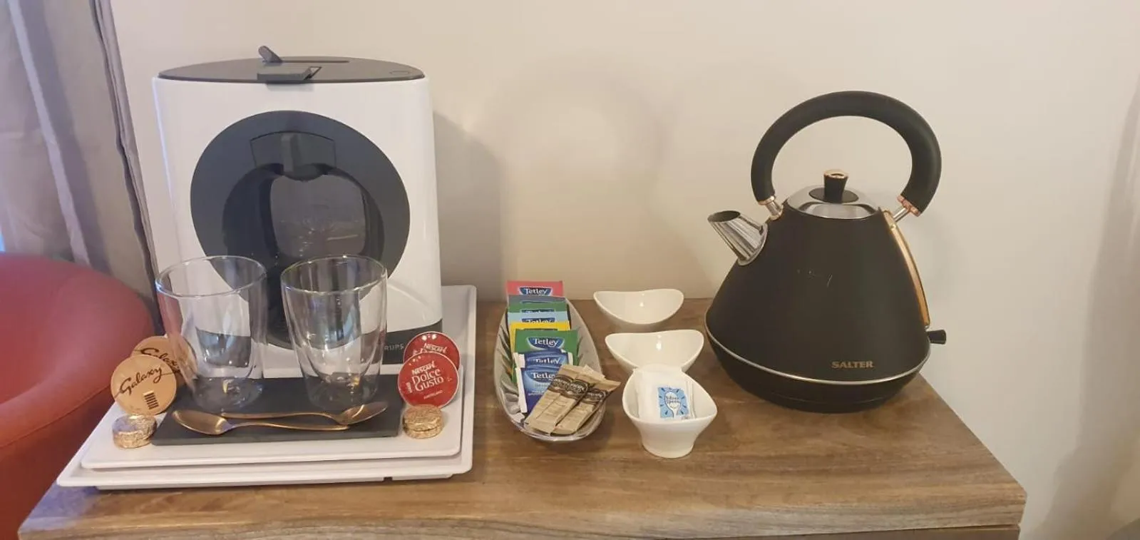 The Orange Fox Lux Room and Hot Tub at The Grumpy Schnauzer Guest House