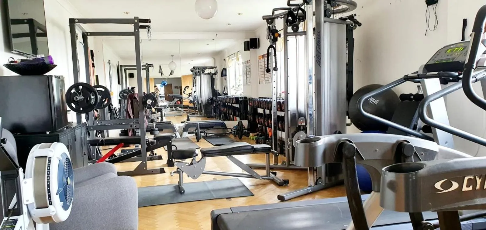 The Orange Fox Lux Room and Hot Tub at The Grumpy Schnauzer Guest House