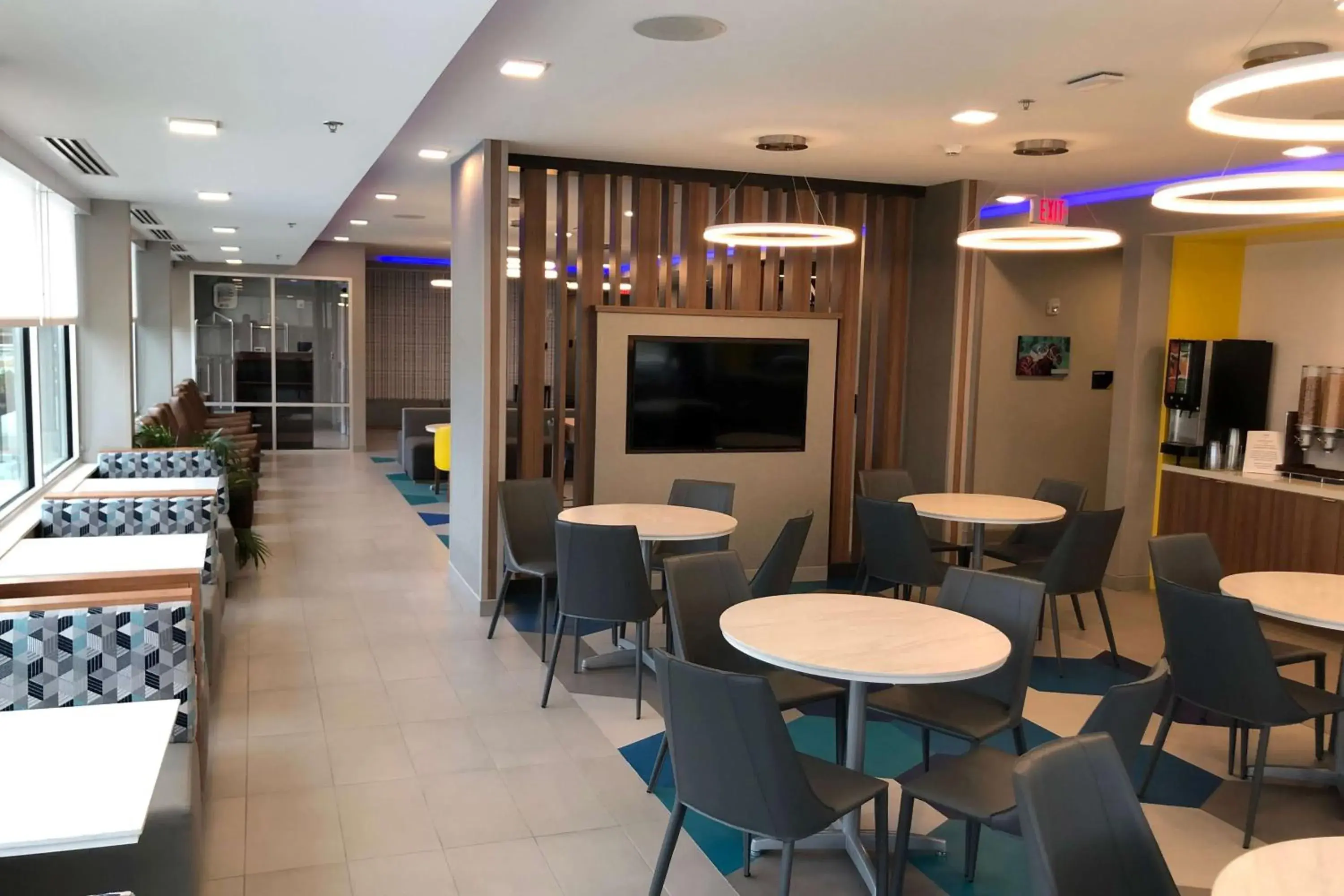 Restaurant/places to eat in Microtel Inn & Suites by Wyndham Hot Springs Restaurant/places to eat in Microtel Inn & Suites by Wyndham Hot Springs