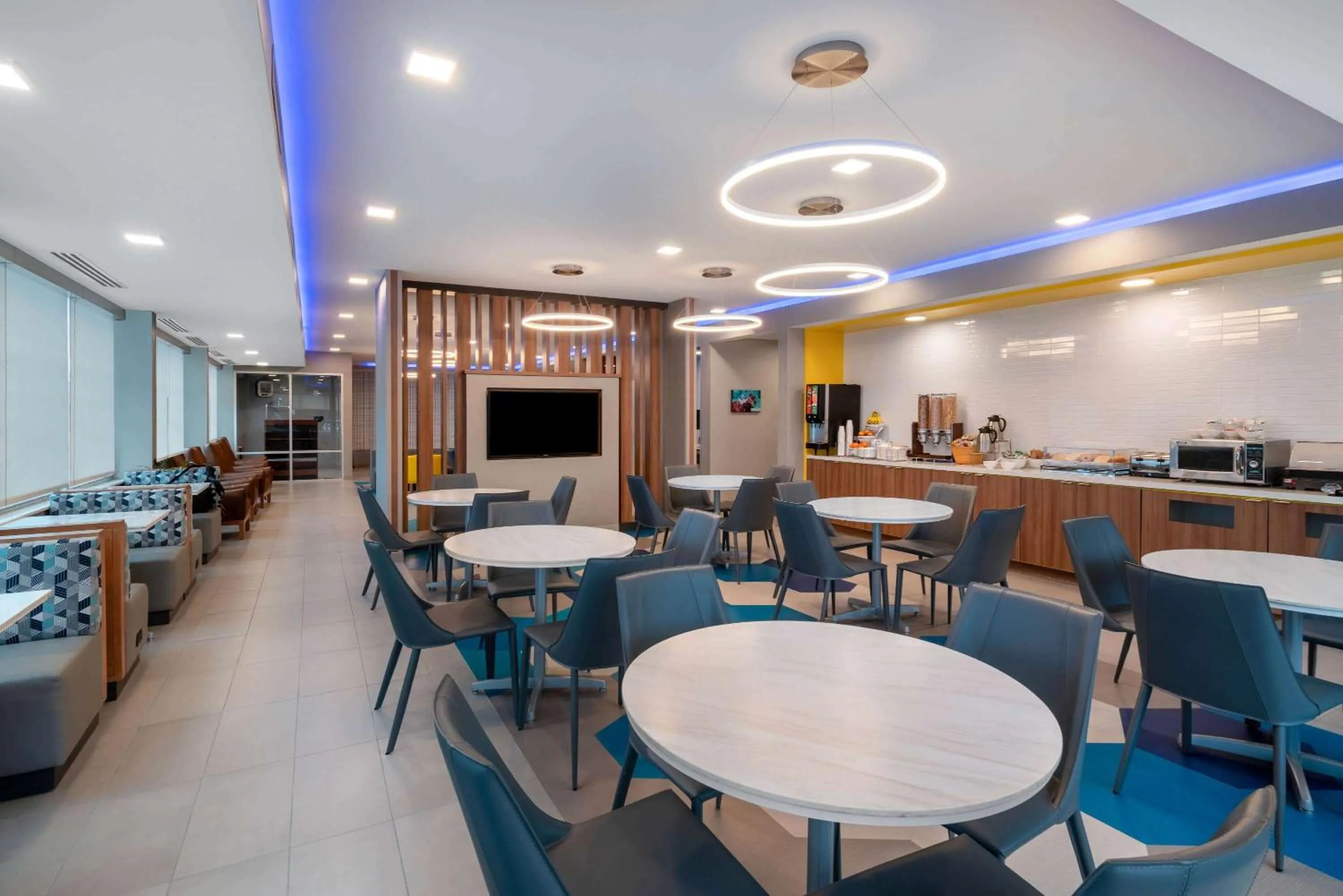 Restaurant/places to eat in Microtel Inn & Suites by Wyndham Hot Springs