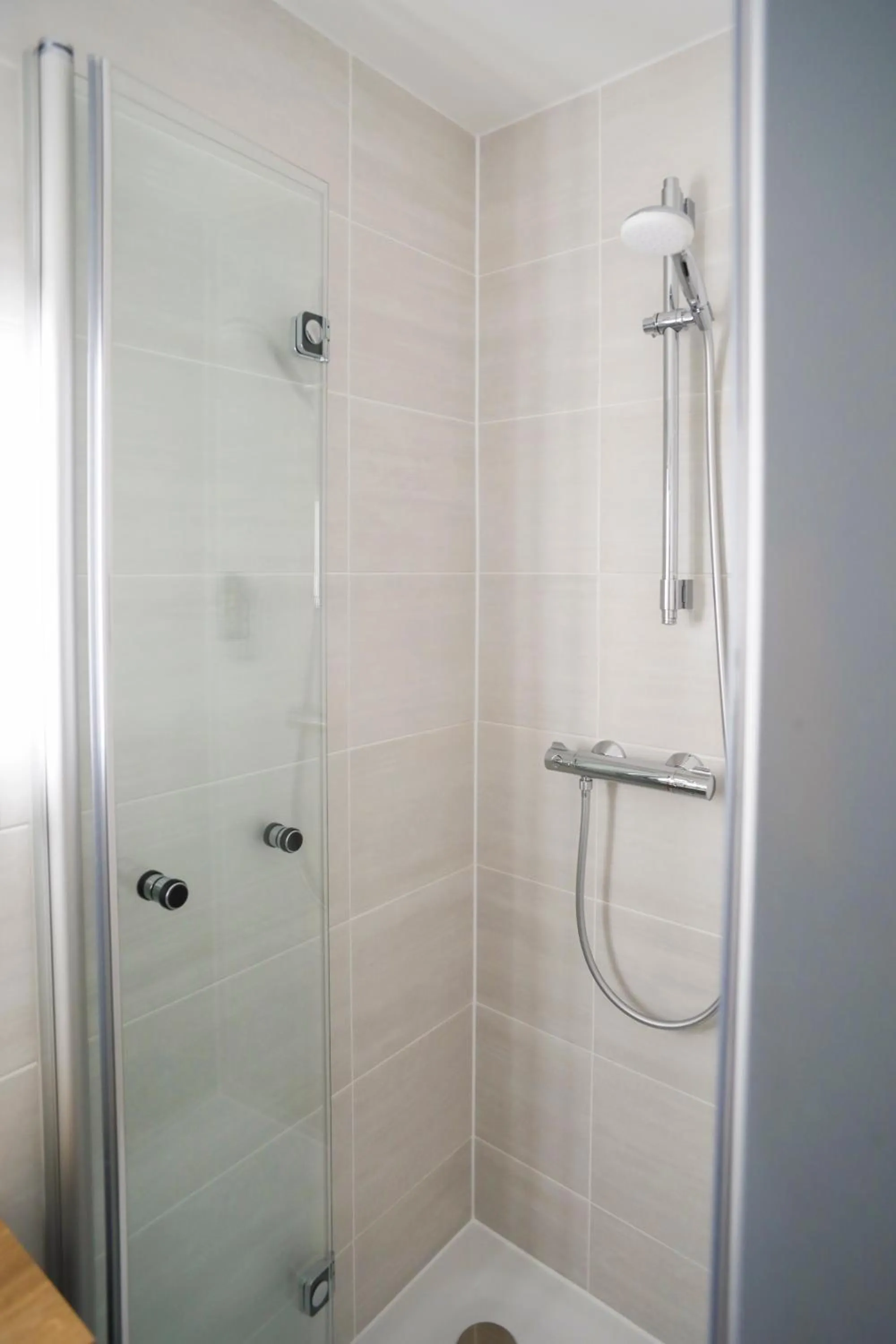 Shower in acama Hotel & Hostel Kreuzberg