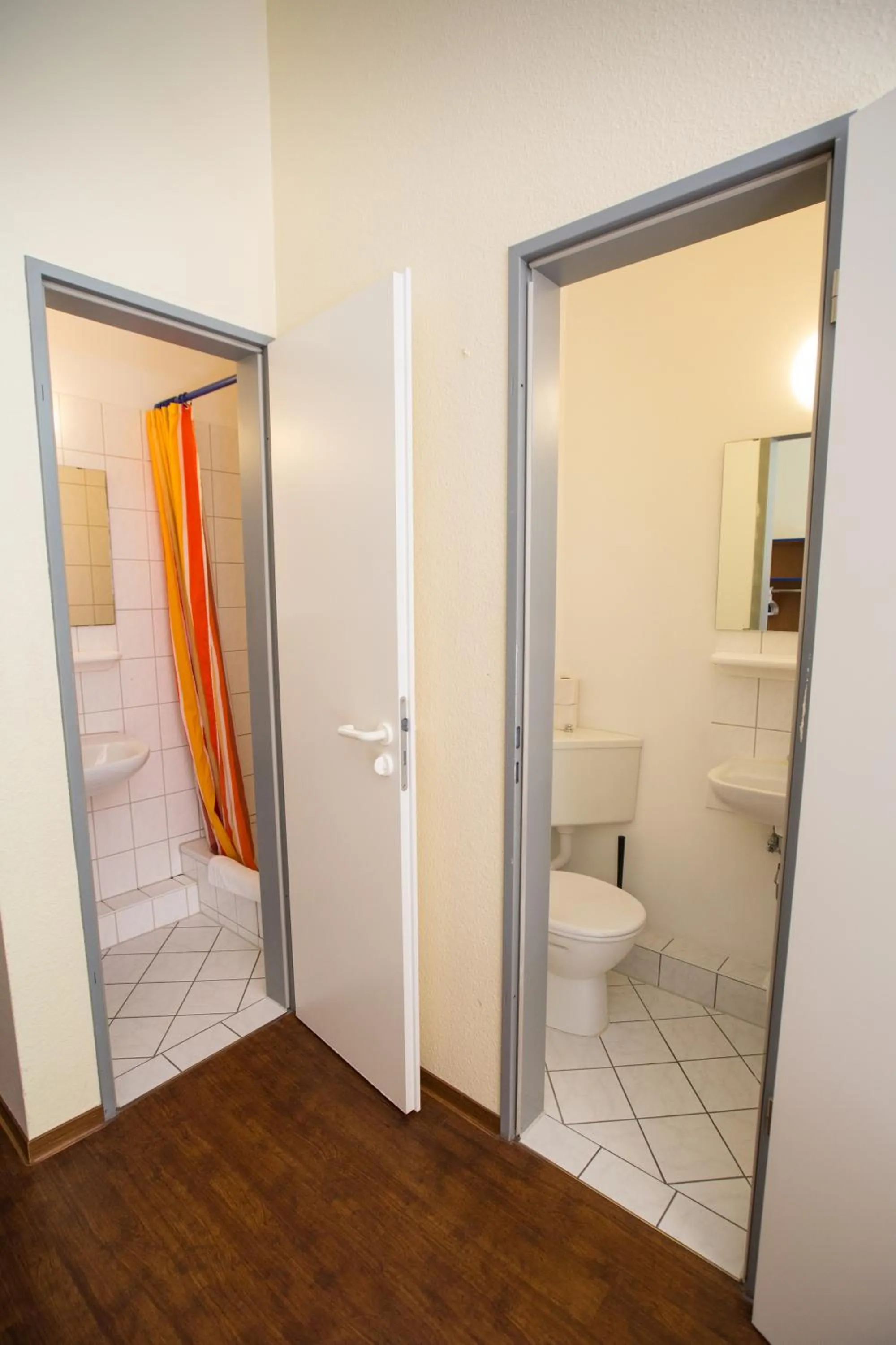 Bathroom, Bed in acama Hotel & Hostel Kreuzberg