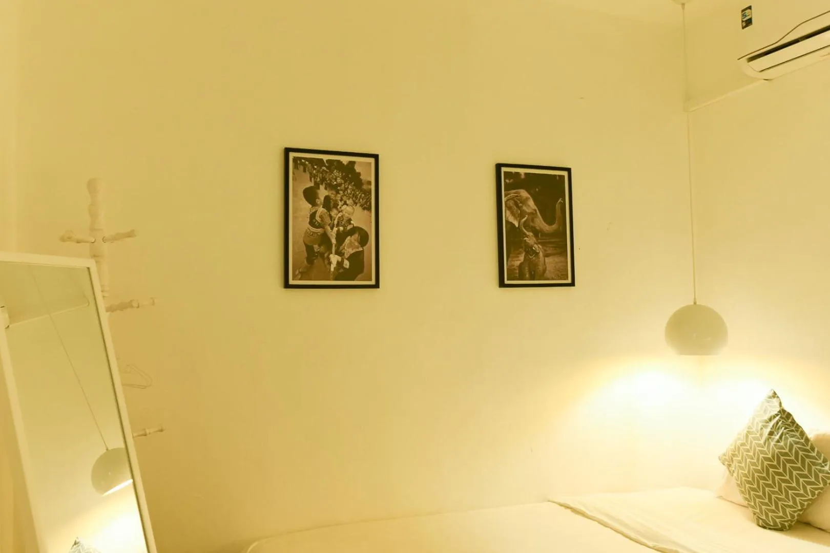 hair dresser in 24 Poshtel Chiangmai