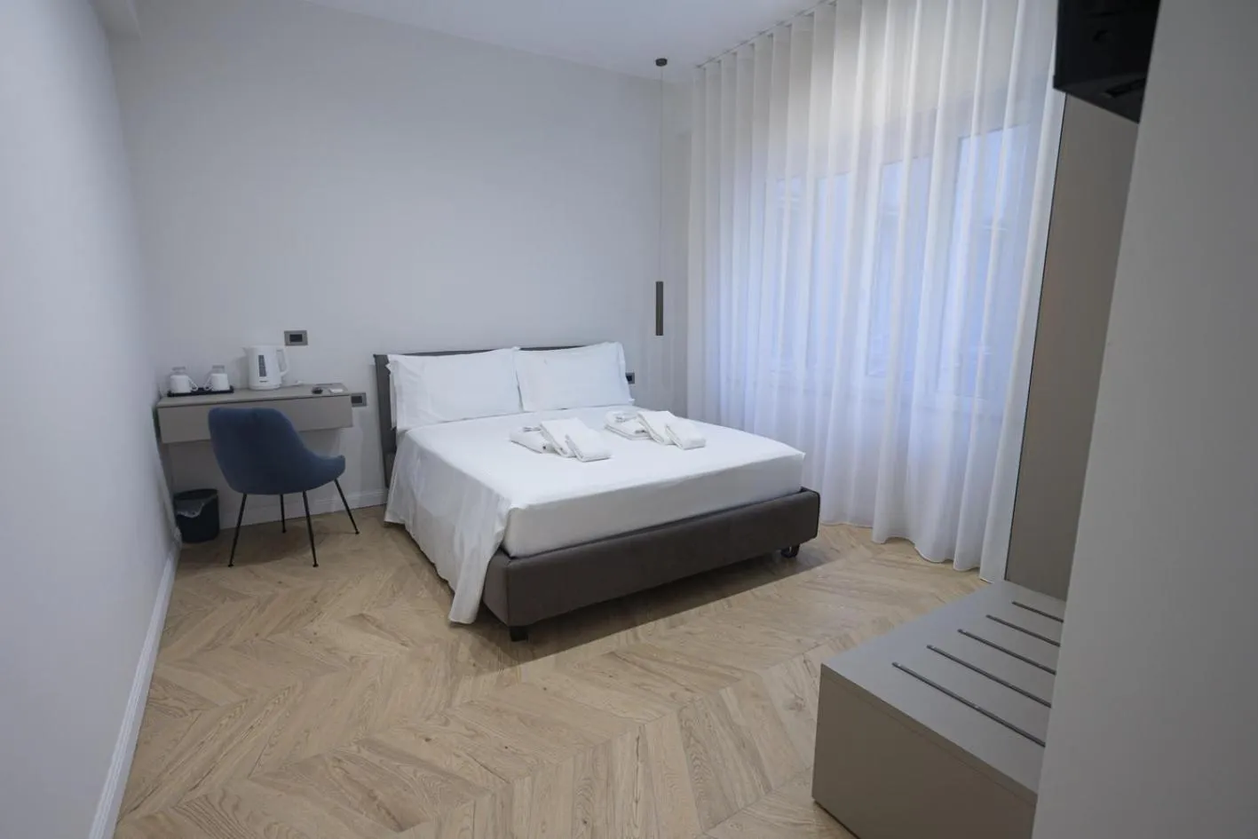 Bedroom, Bed in B&Blue