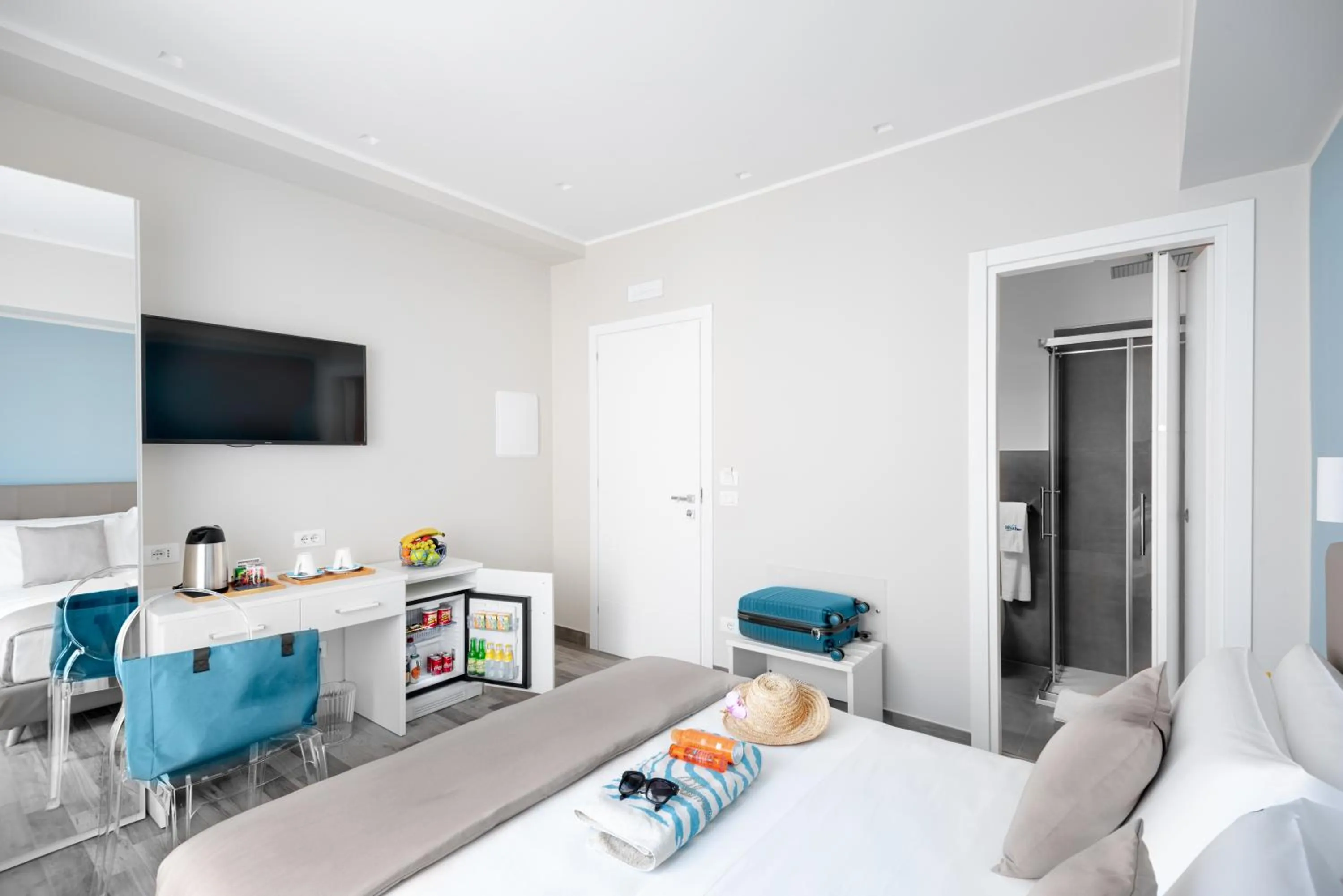 Shower, Bed in B&Blue