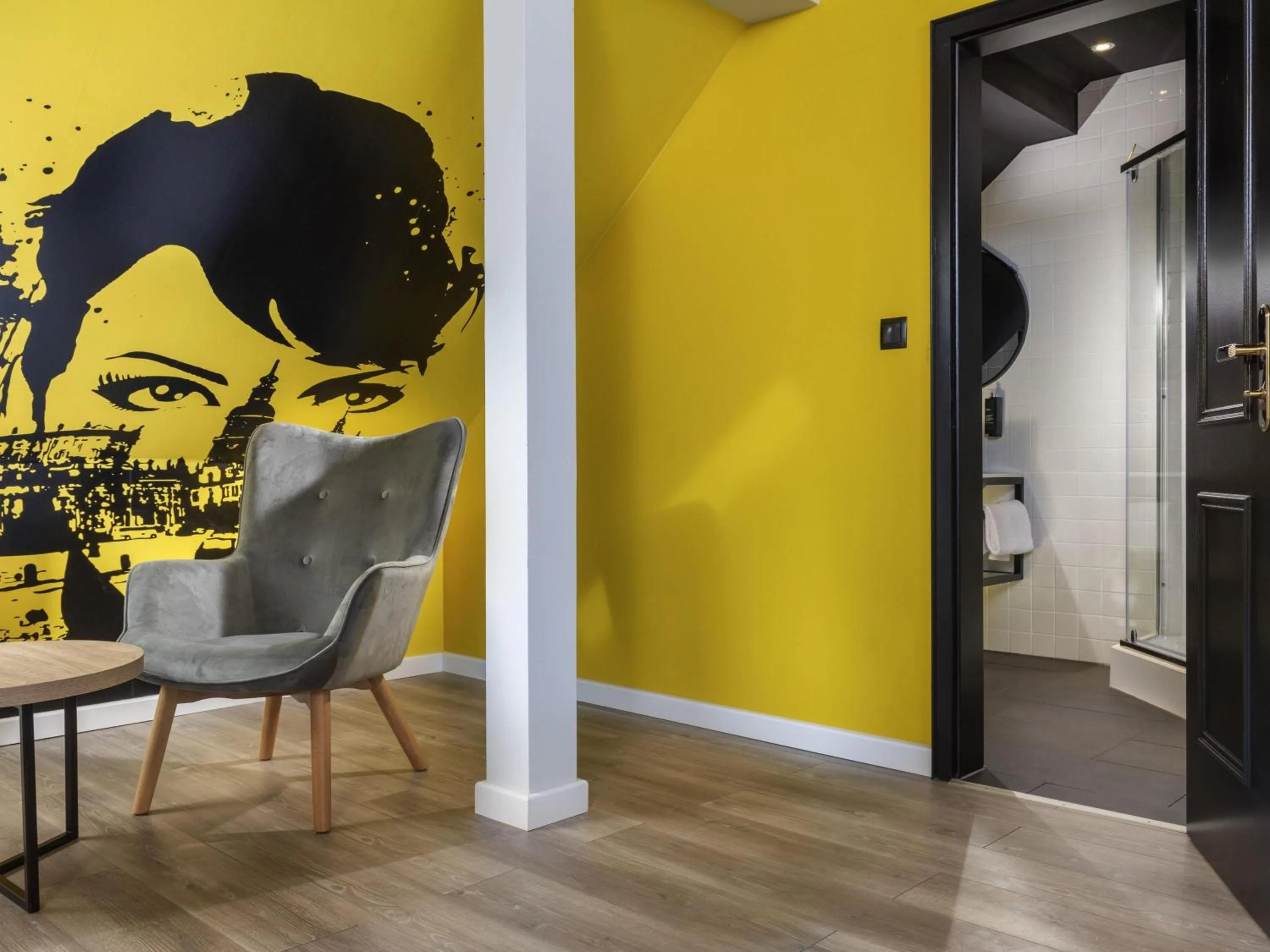 Bedroom in ibis Styles Dresden Neustadt