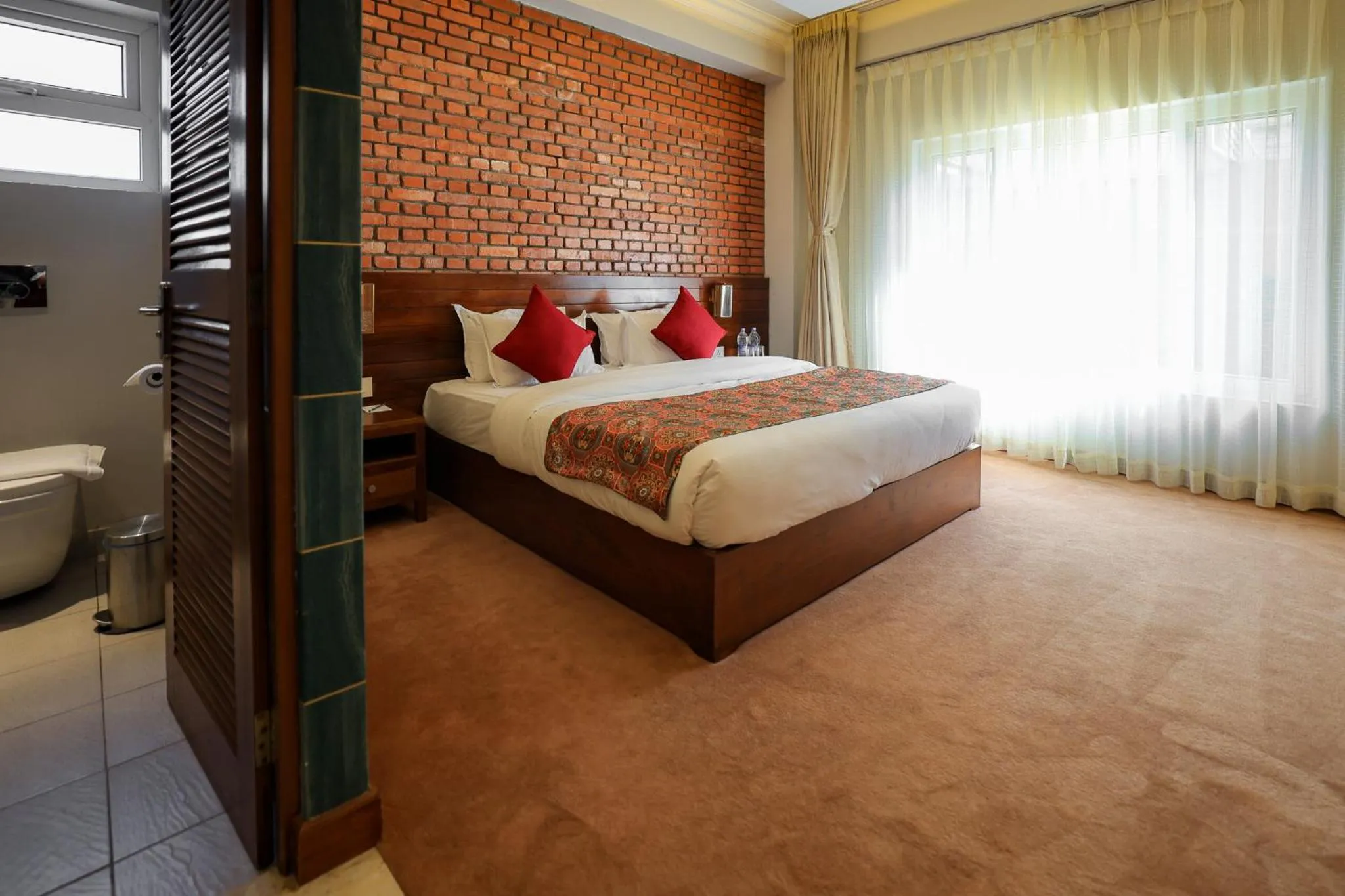 Toilet, Bed in Hotel Dolmaling