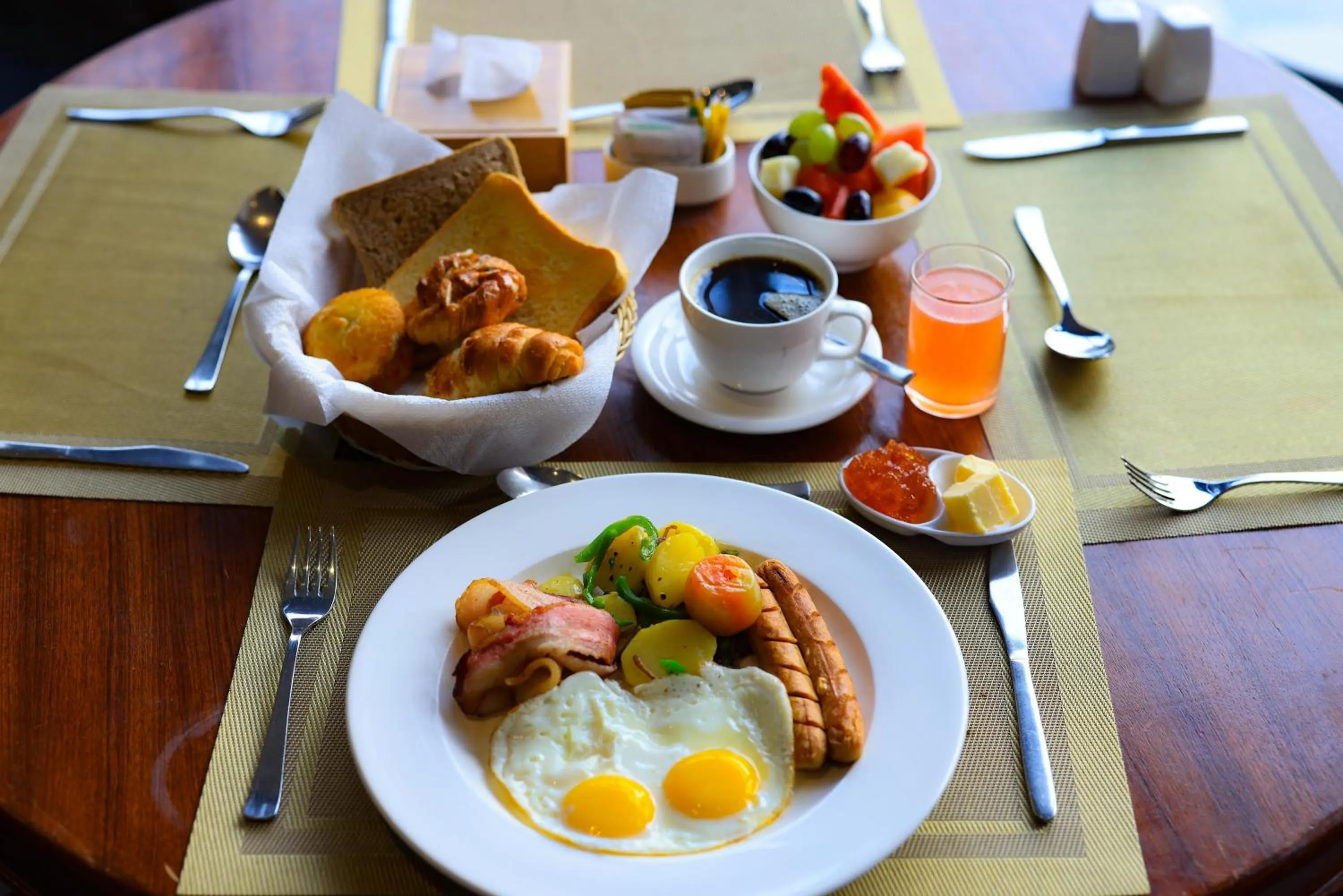 Restaurant/places to eat in Hotel Dolmaling