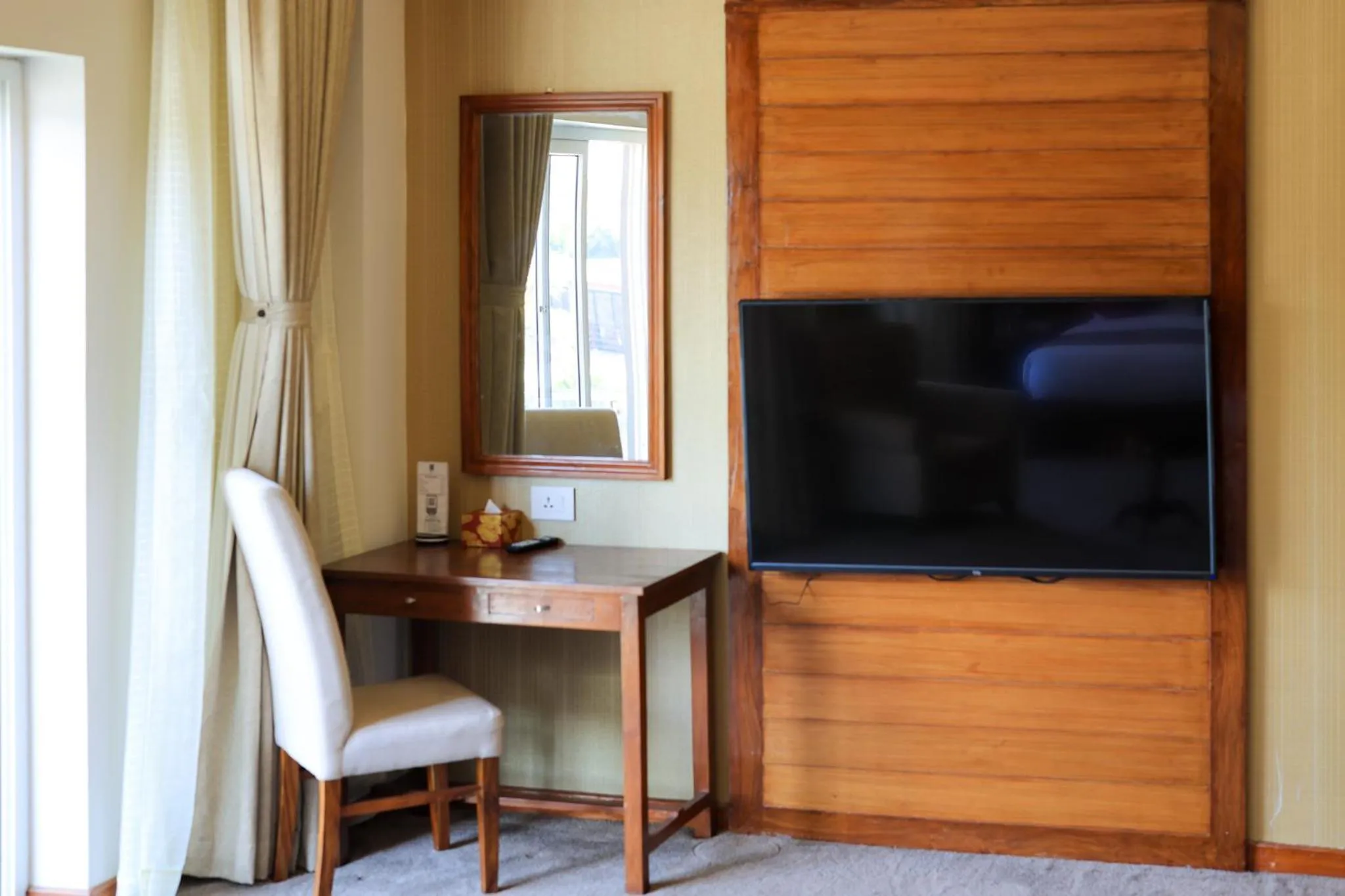 Communal lounge/ TV room in Hotel Dolmaling