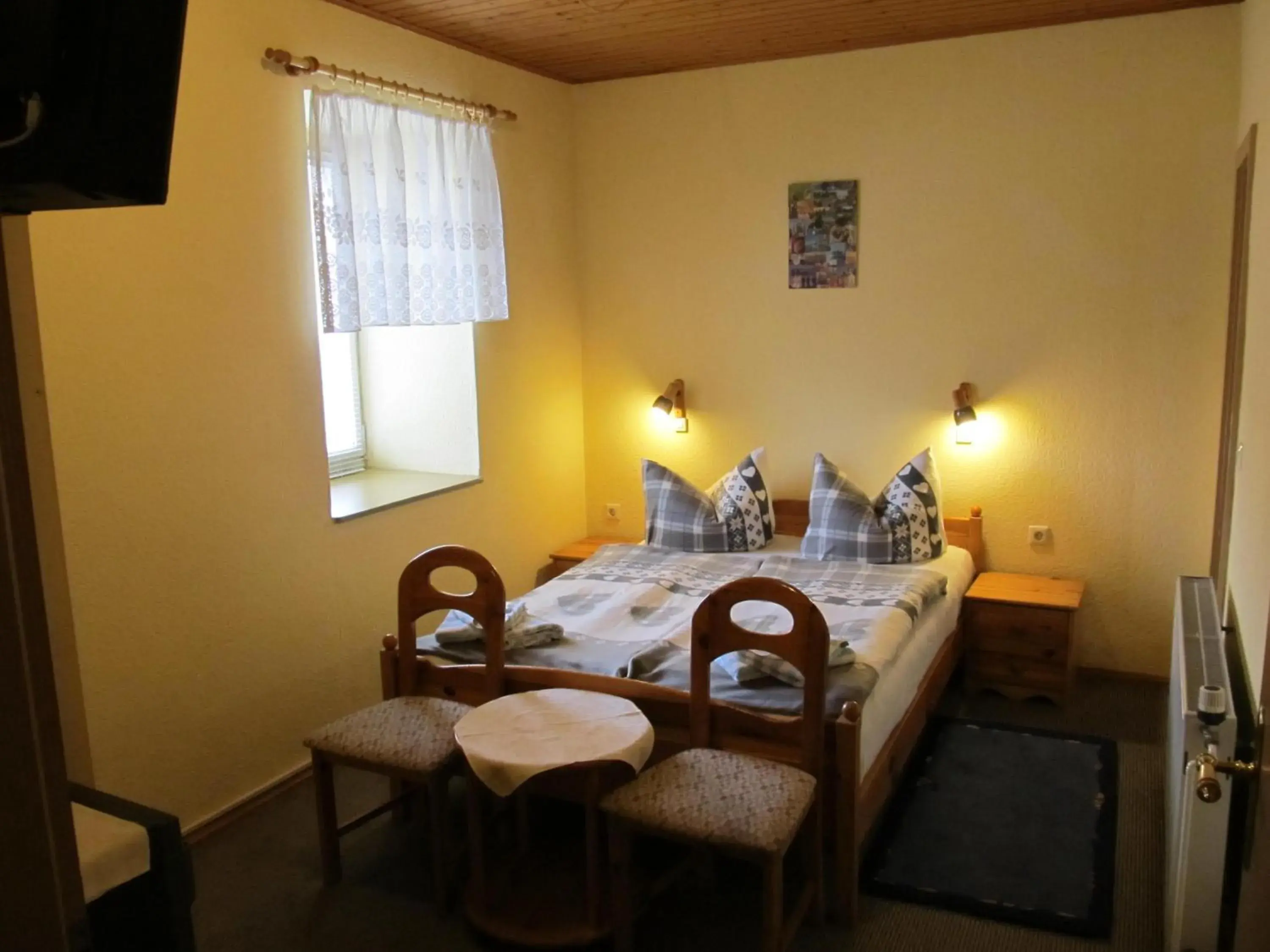 Budget Double Room in Hotel Landhaus Nassau Budget Double Room in Hotel Landhaus Nassau