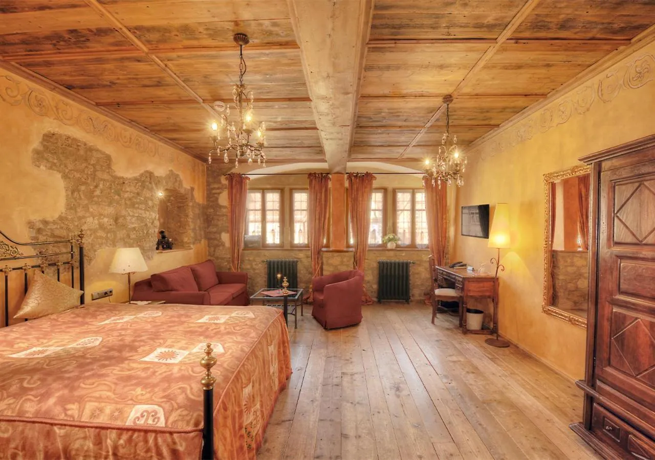 Bed in Historik Hotel Gotisches Haus garni