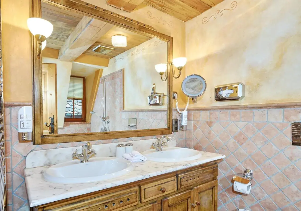 Small Double Room in Historik Hotel Gotisches Haus garni Small Double Room in Historik Hotel Gotisches Haus garni