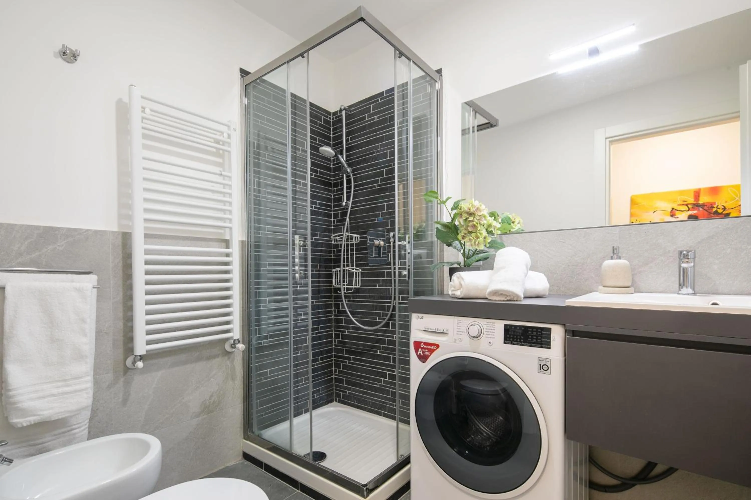 Bathroom in Pepi Modern by Mmega