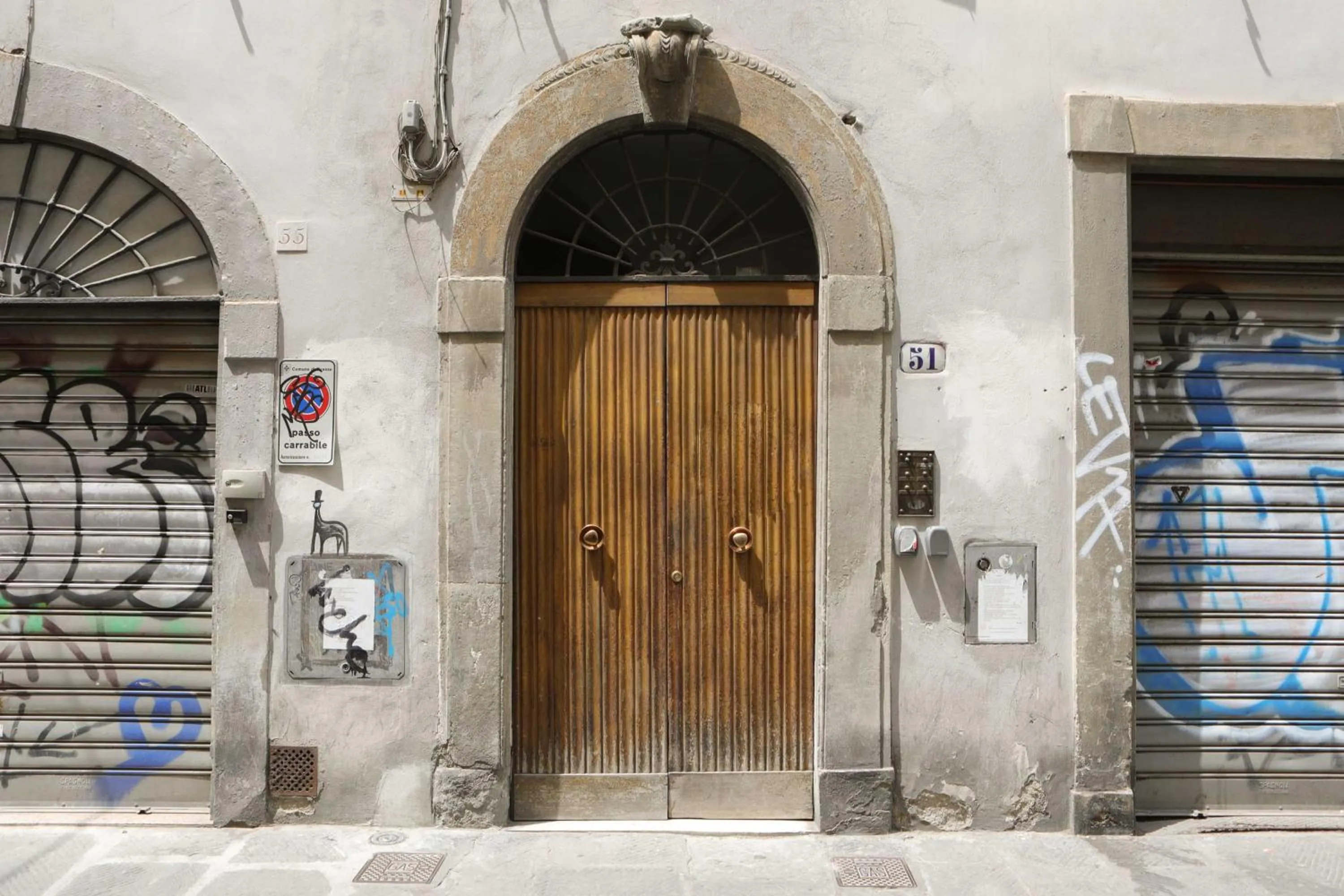 Facade/entrance in Pepi Modern by Mmega