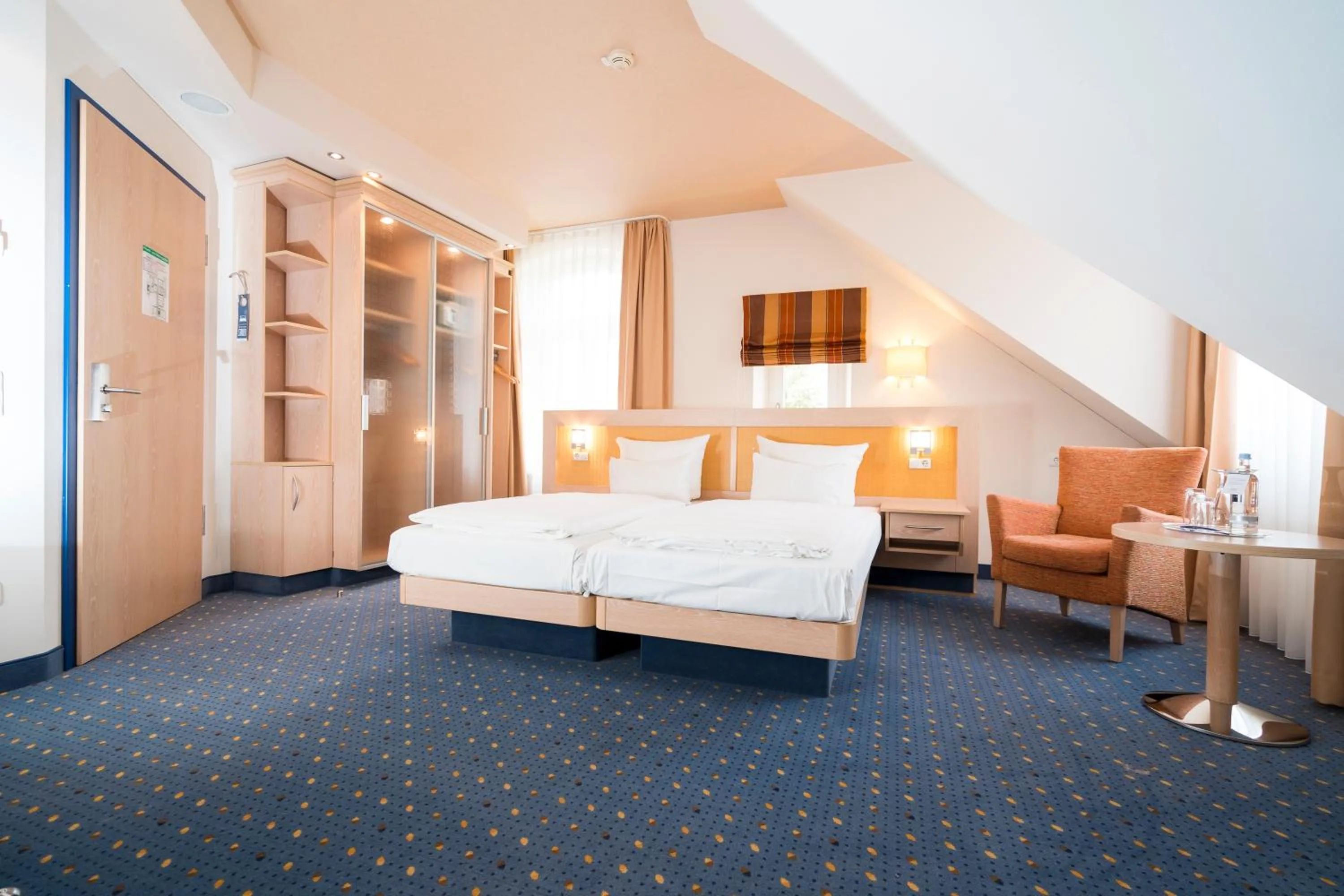 Photo of the whole room, Bed in Hotel von Euch