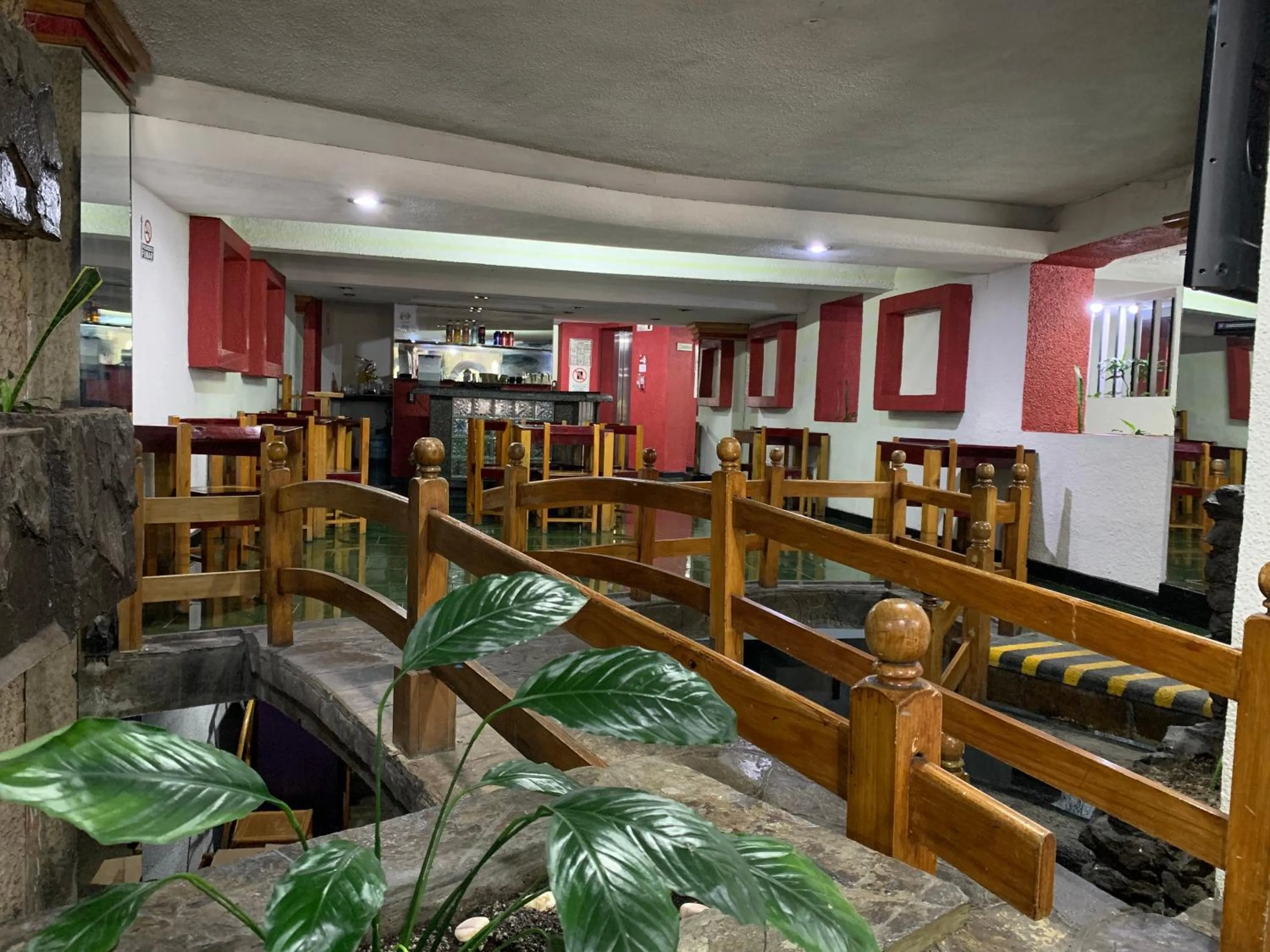 Restaurant/places to eat in Hotel Alameda