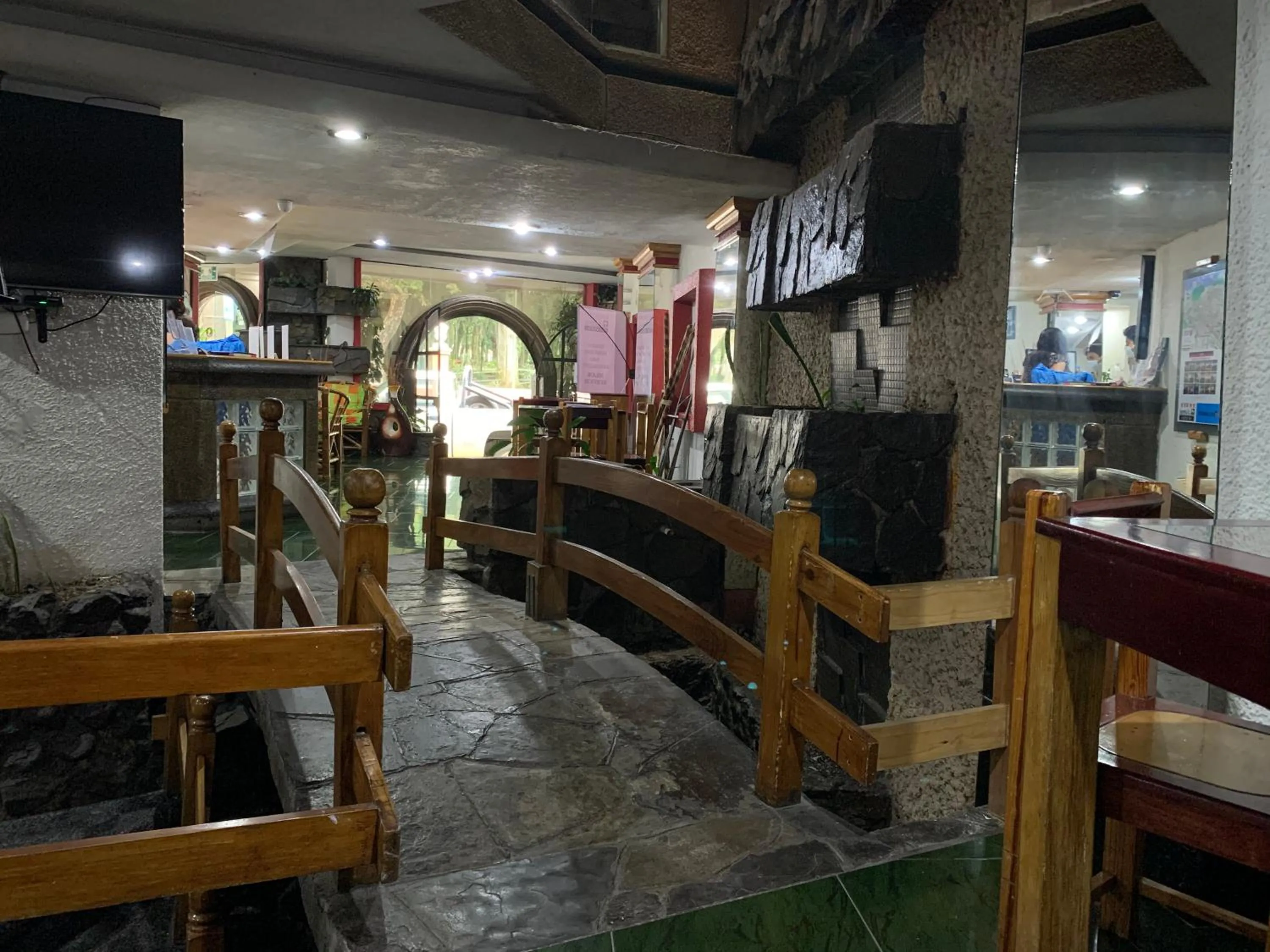 Restaurant/places to eat in Hotel Alameda