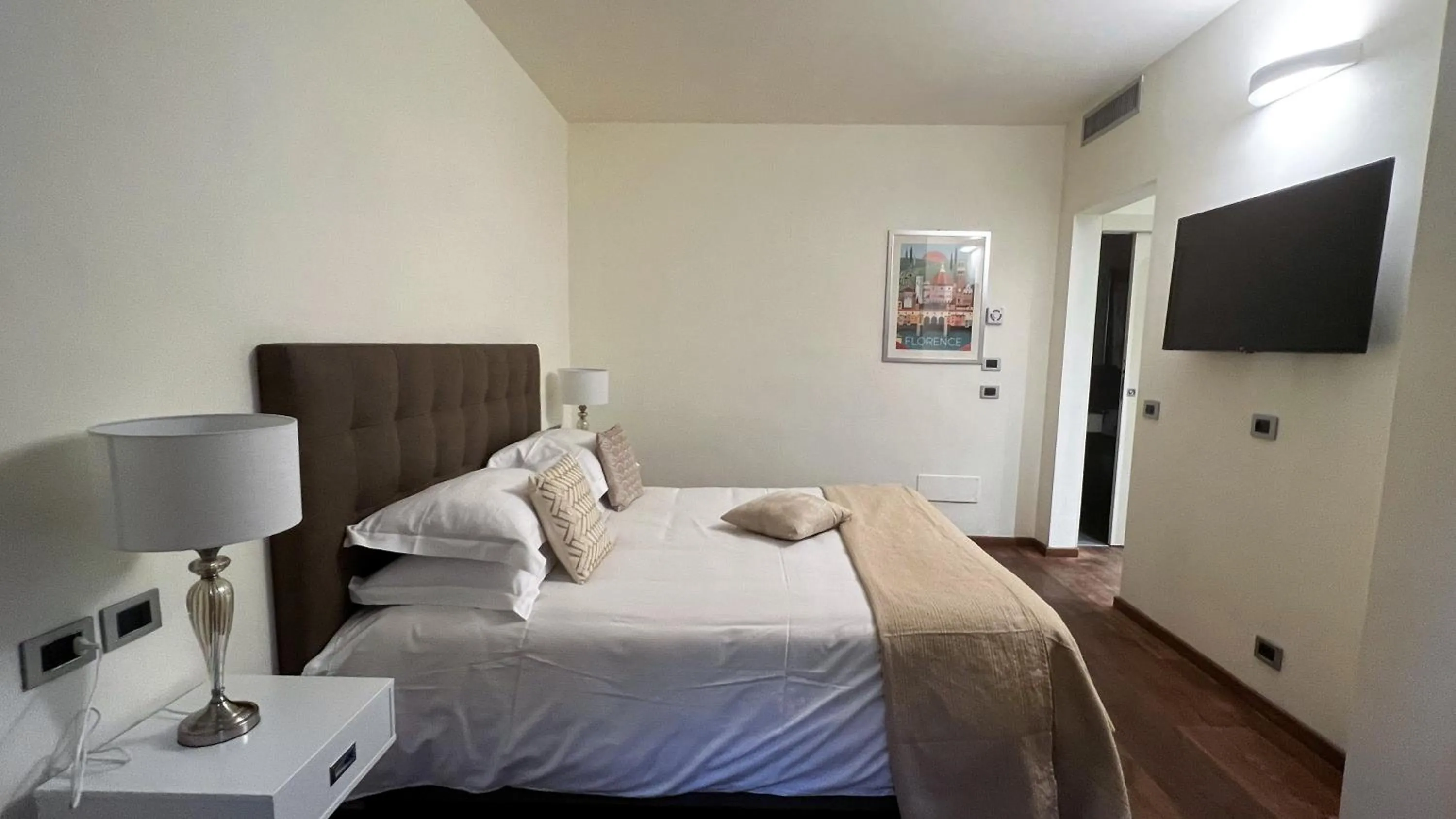 Photo of the whole room, Bed in SIGNORIA '64