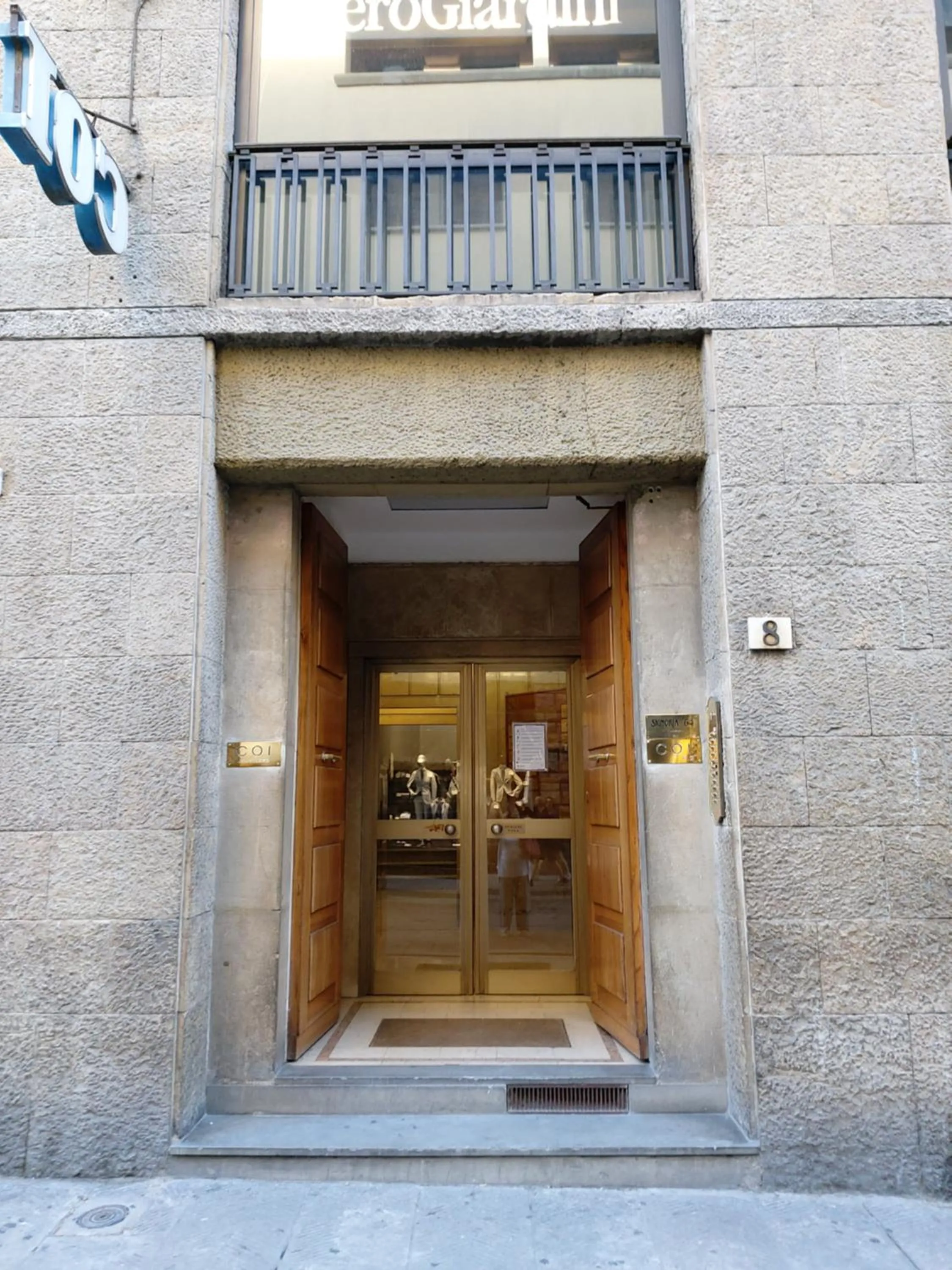 Facade/entrance in SIGNORIA '64
