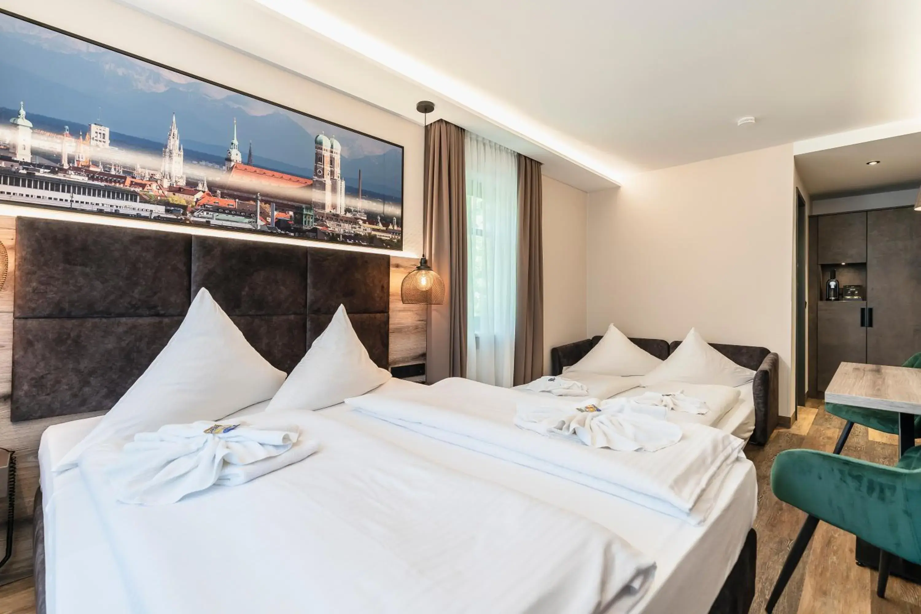 Photo of the whole room, Bed in Hotel Demas München-Unterhaching Photo of the whole room, Bed in Hotel Demas München-Unterhaching