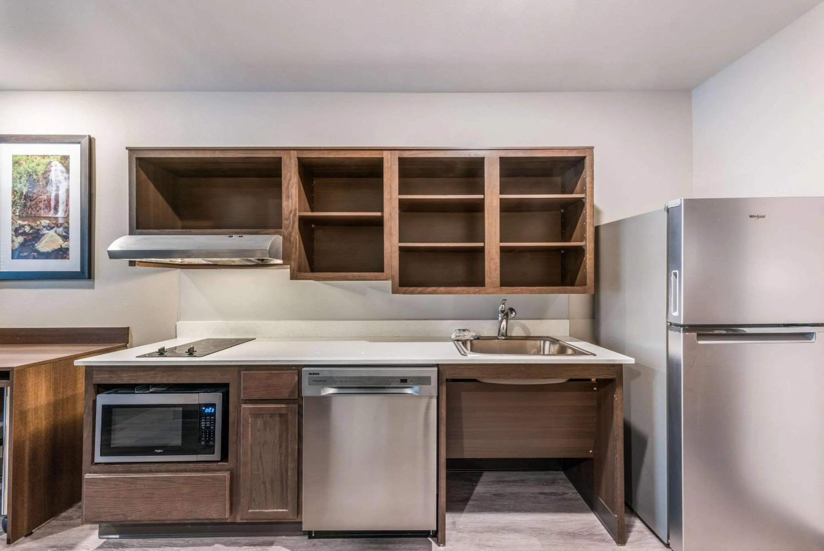 Photo of the whole room in WoodSpring Suites Linden