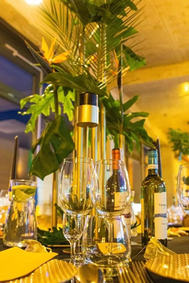 Restaurant/places to eat in AMBER PORT