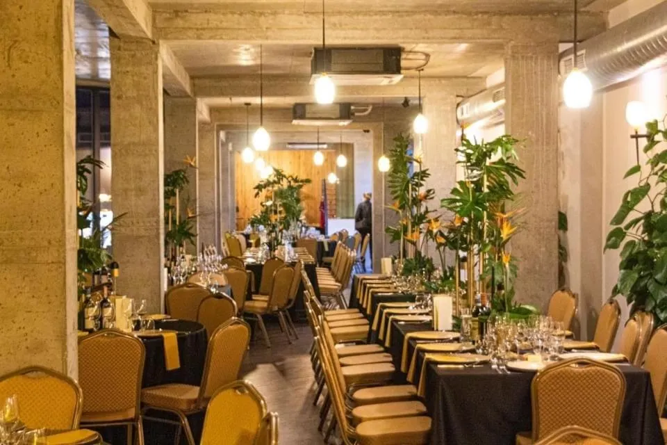 Restaurant/places to eat in AMBER PORT