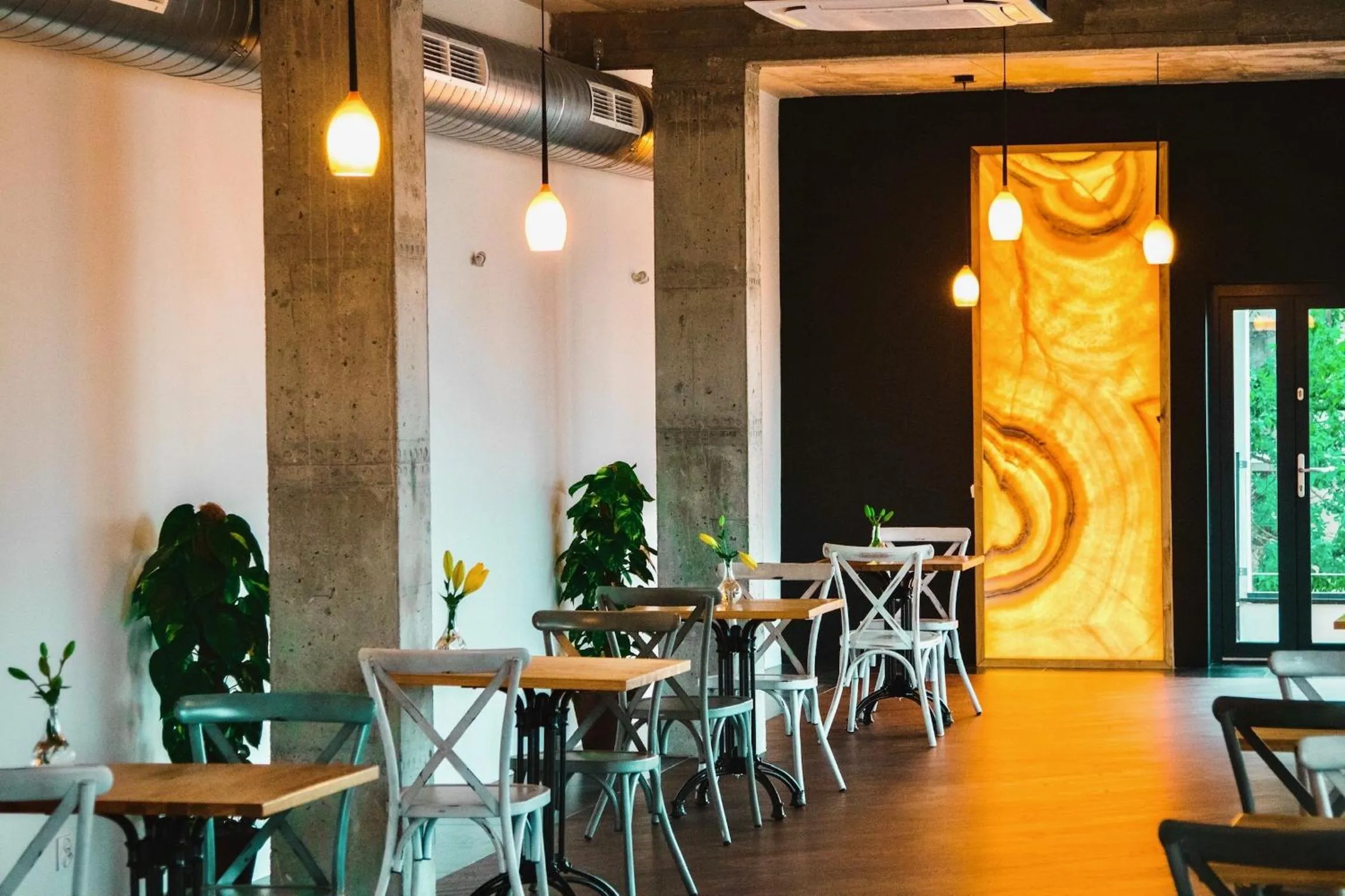 Restaurant/places to eat in AMBER PORT