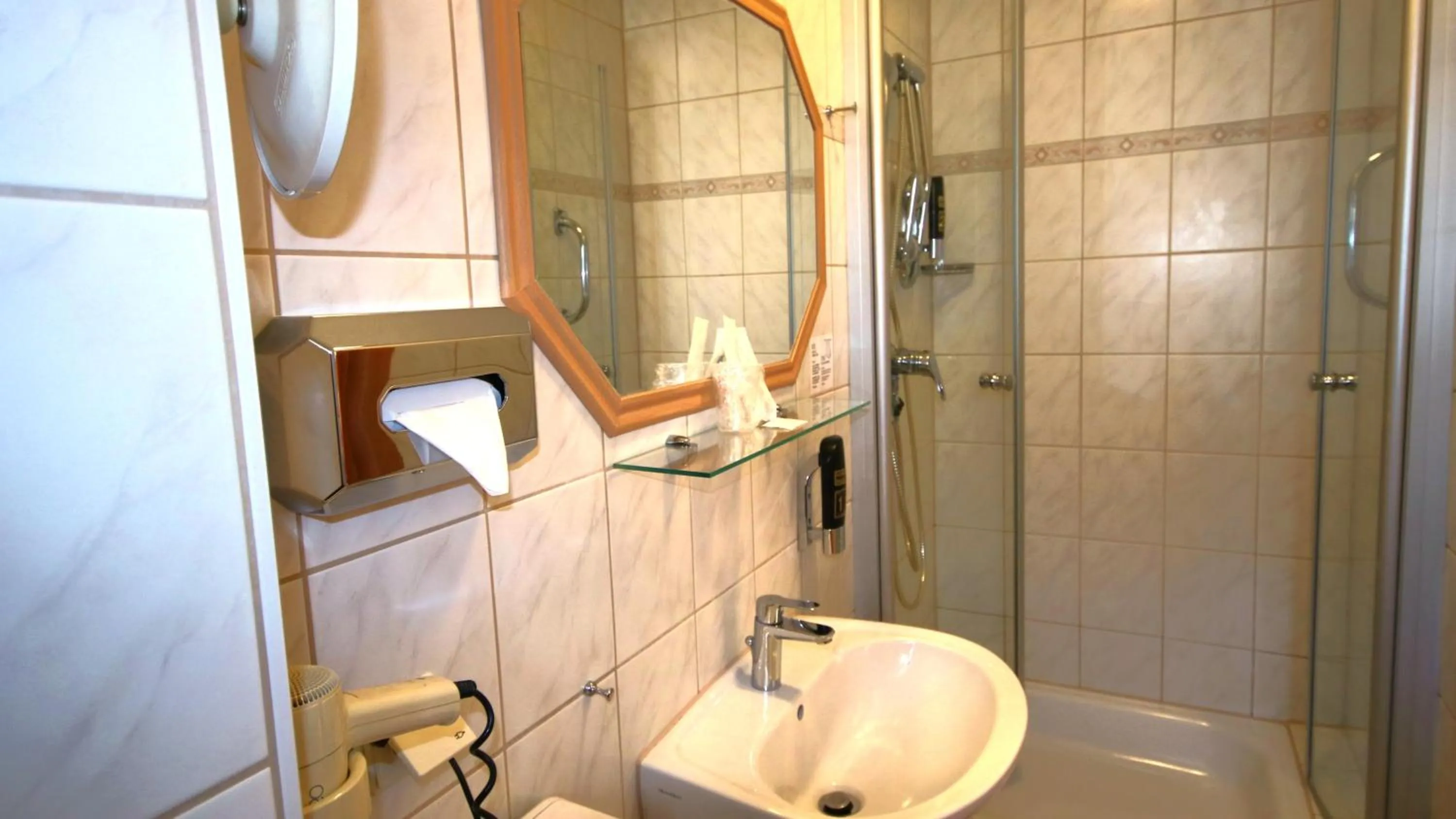 Bathroom in Komfort Hotel Am Kurpark