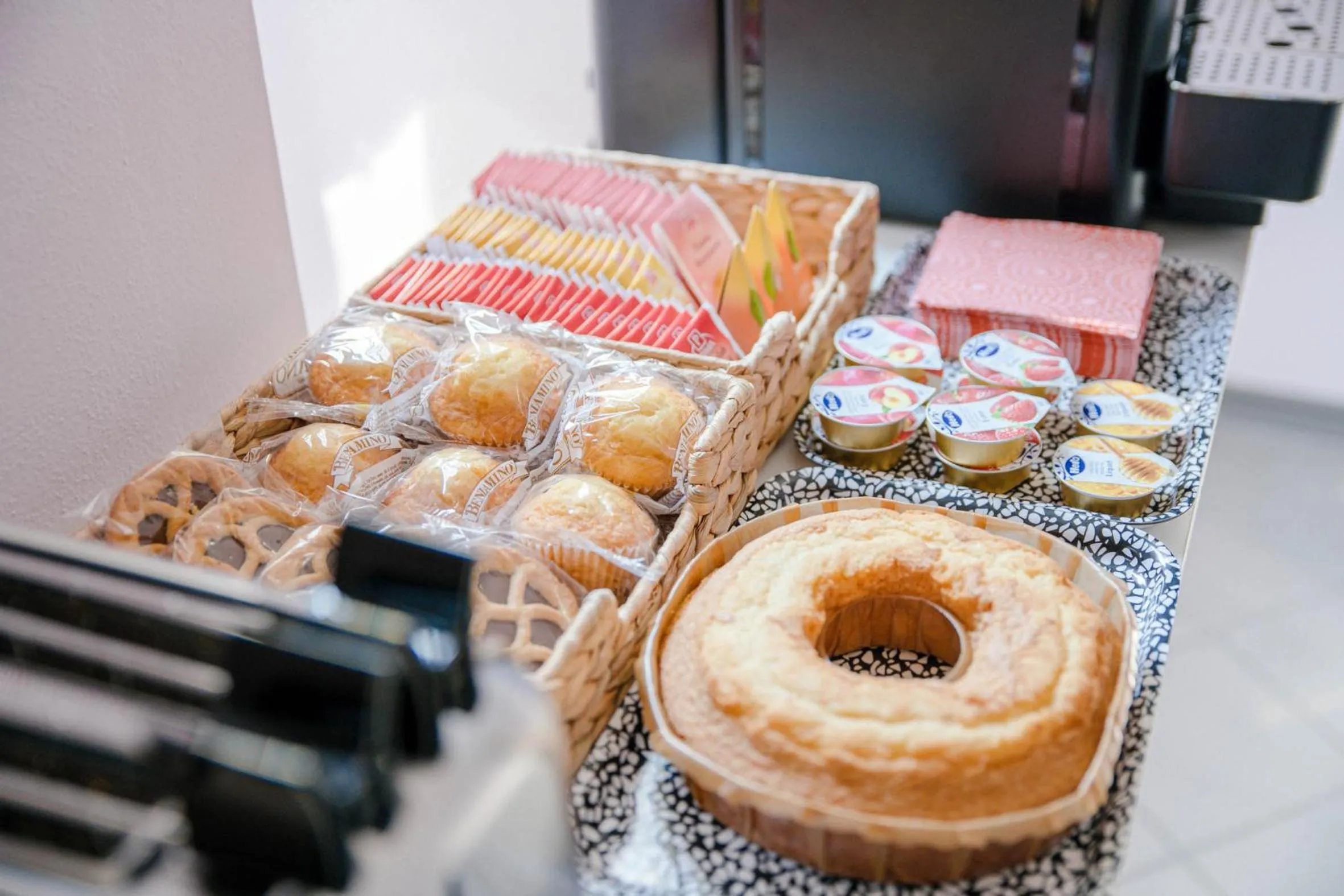 Breakfast in Downtown Rooms