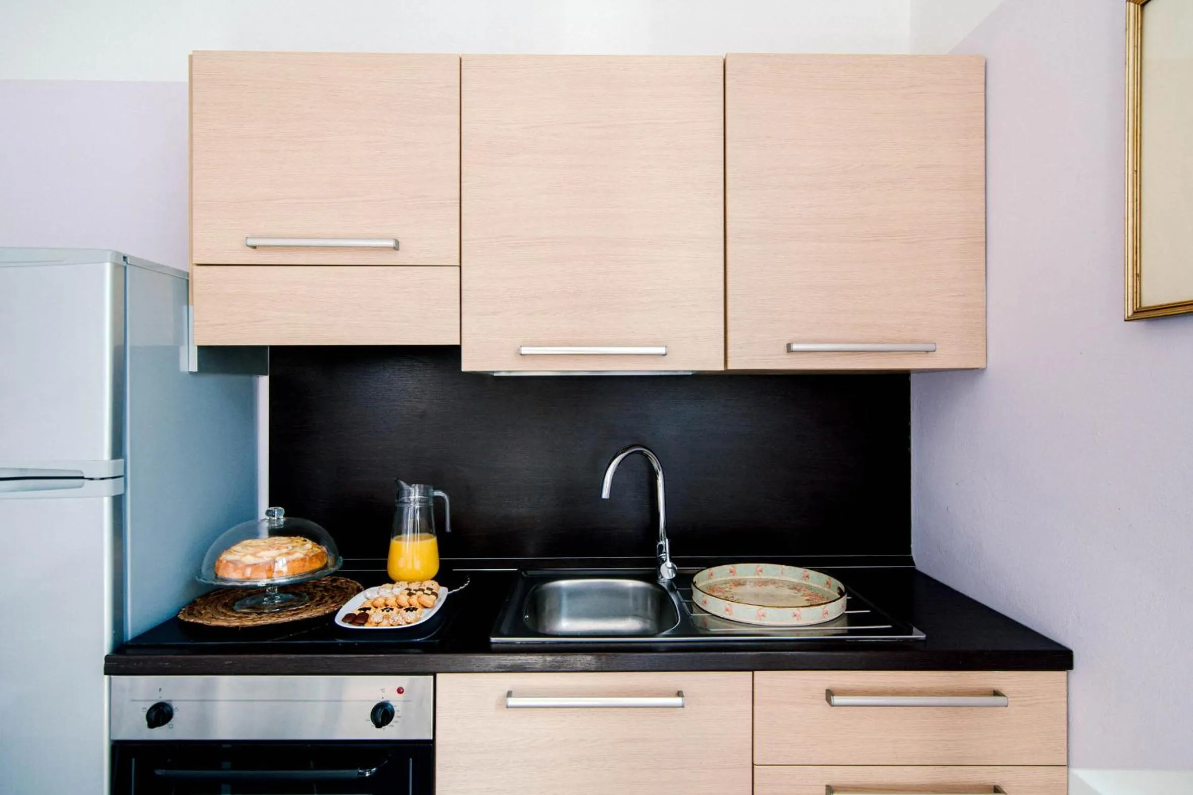 Communal kitchen in Downtown Rooms