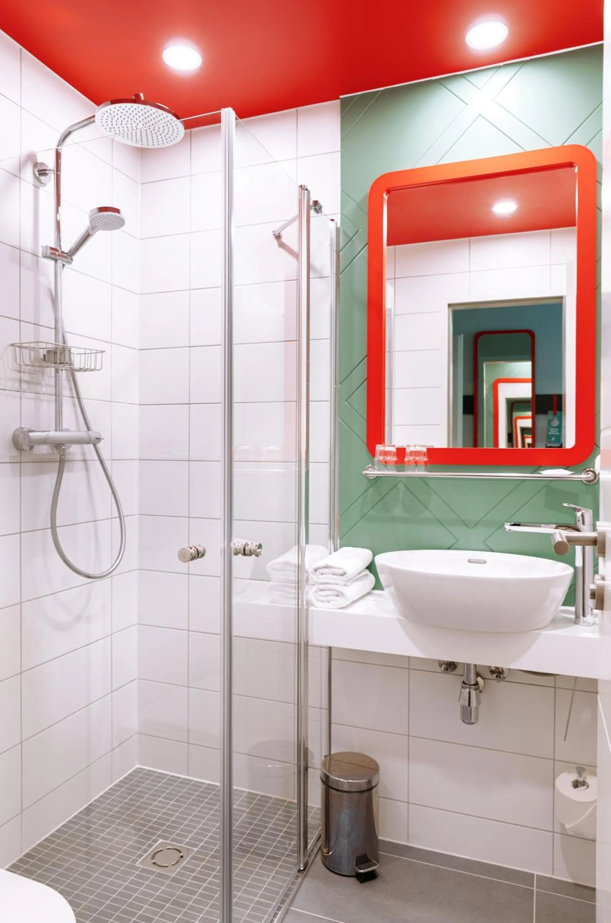 Shower in Good Morning Berlin City West