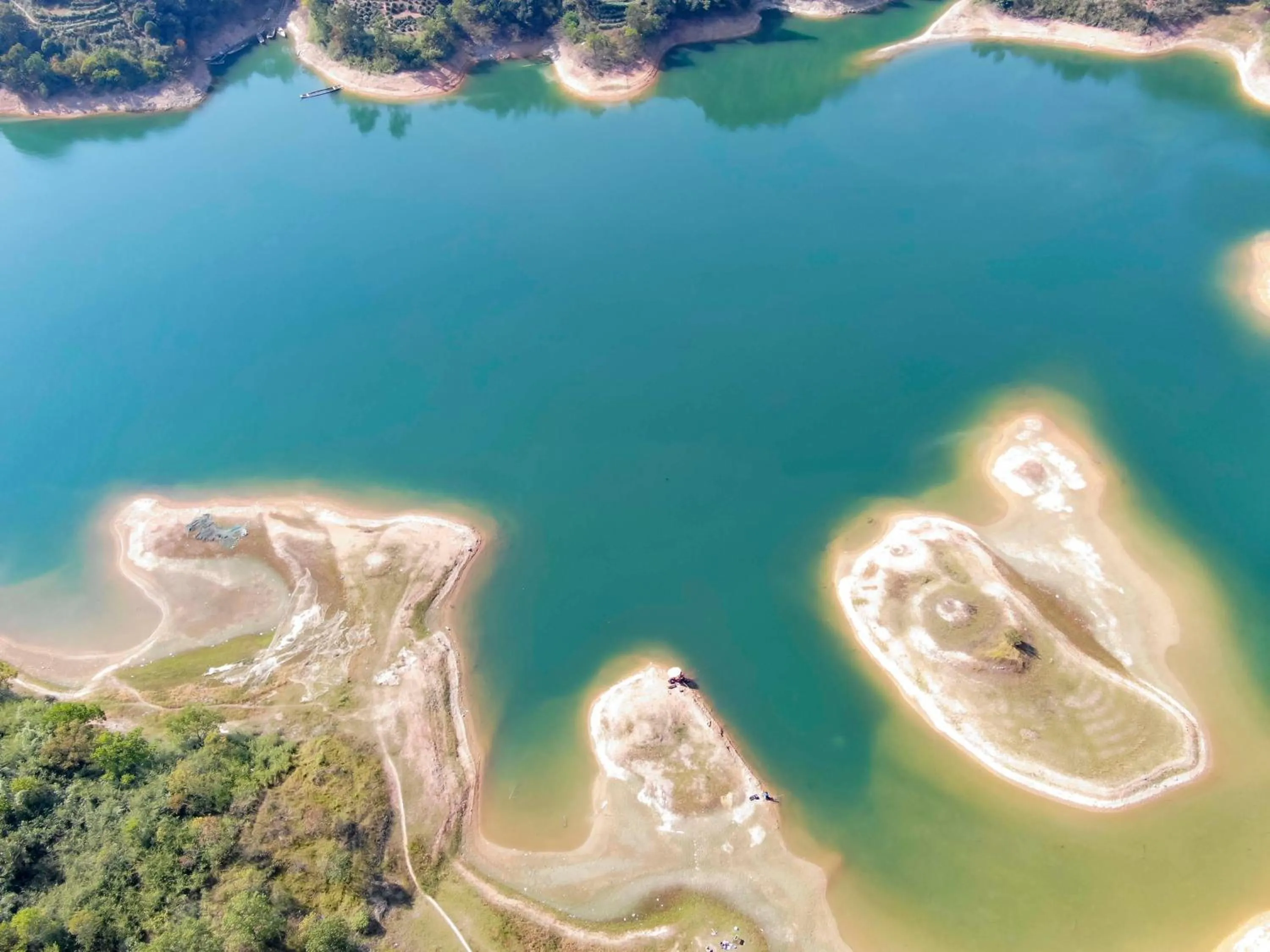 Lake view in Huangshan Demaotang Hotel