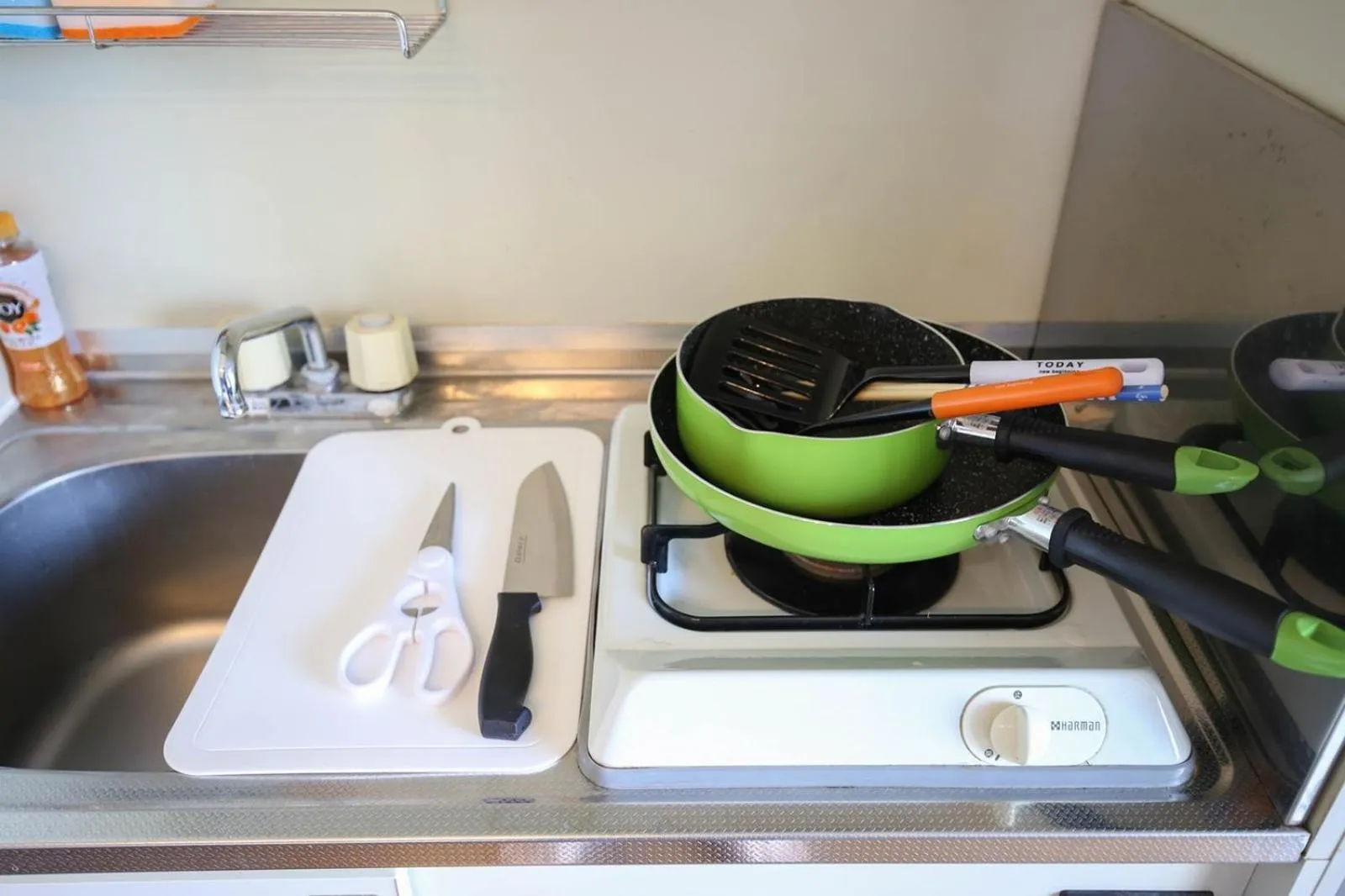 Kitchen or kitchenette in SUMIYOSHI APARTMENT Hotel 住吉アパートメントホテル