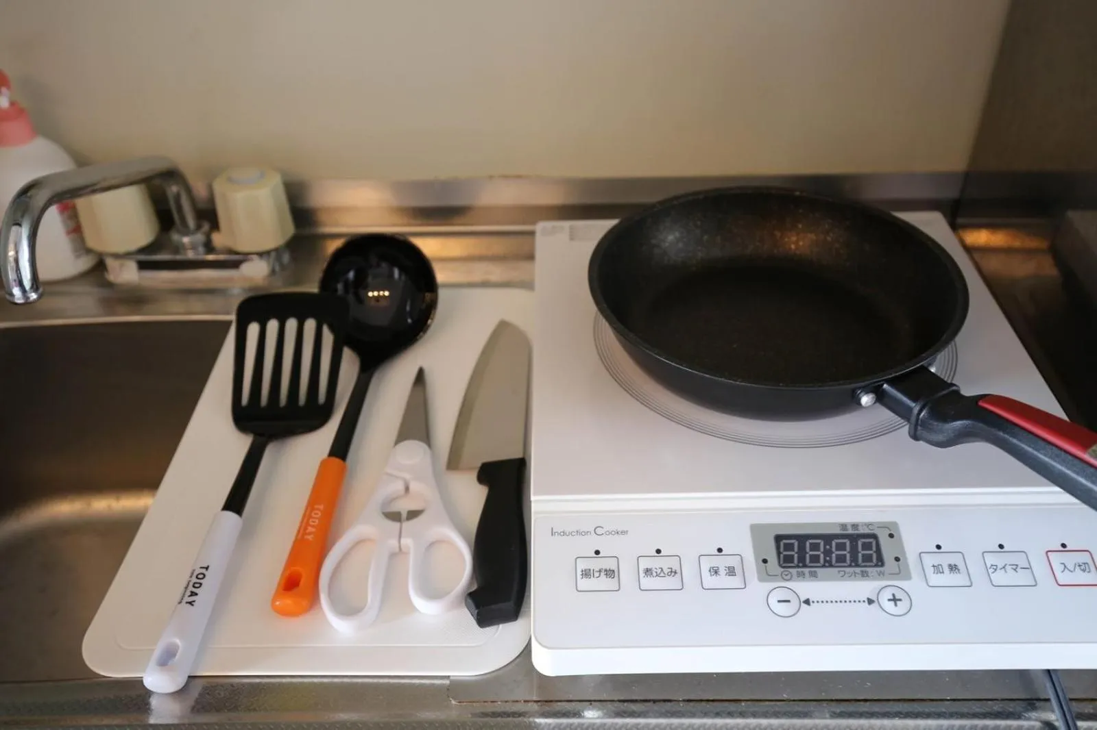 Kitchen or kitchenette in SUMIYOSHI APARTMENT Hotel 住吉アパートメントホテル