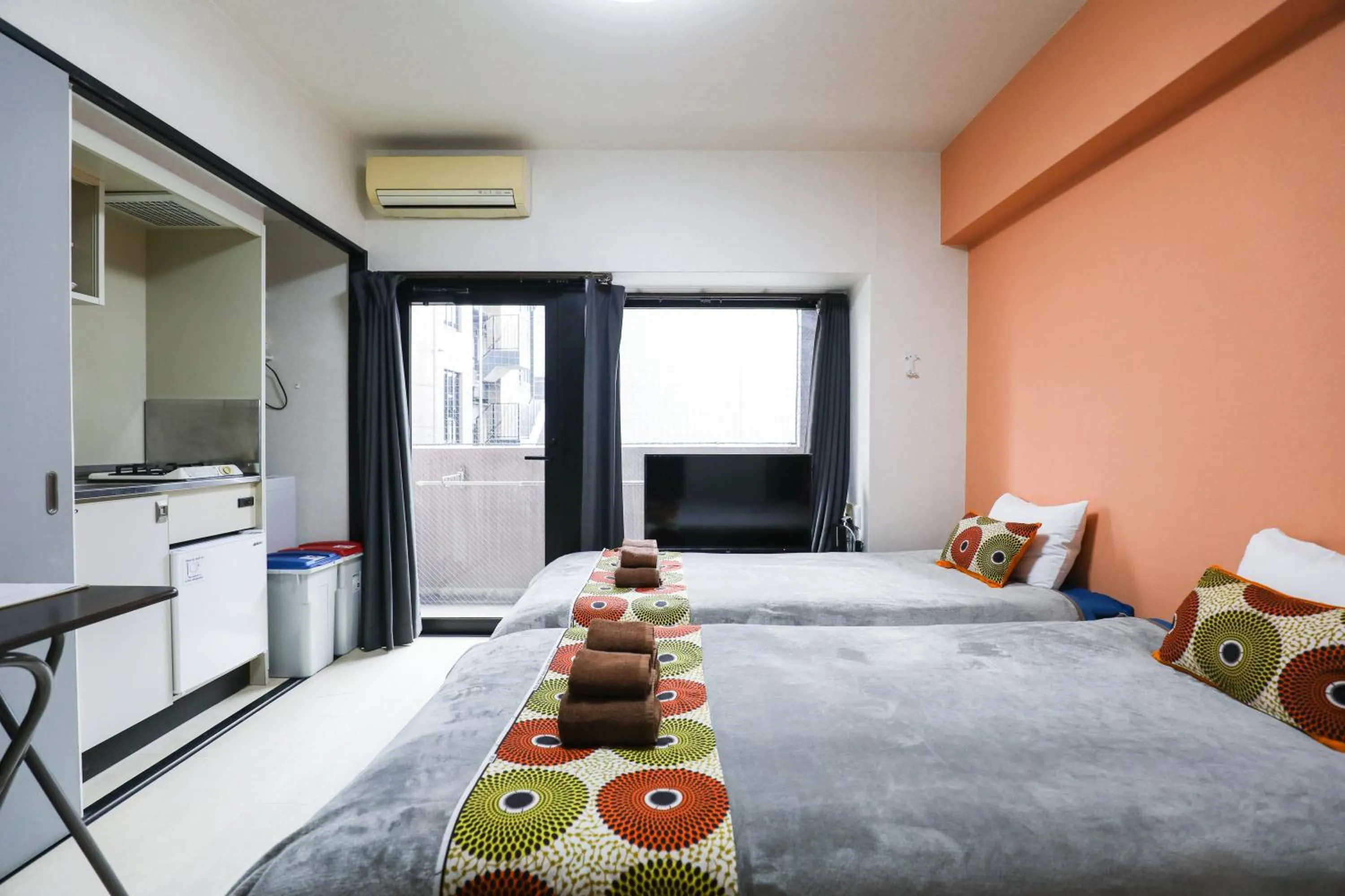 Twin Room in SUMIYOSHI APARTMENT Hotel 住吉アパートメントホテル